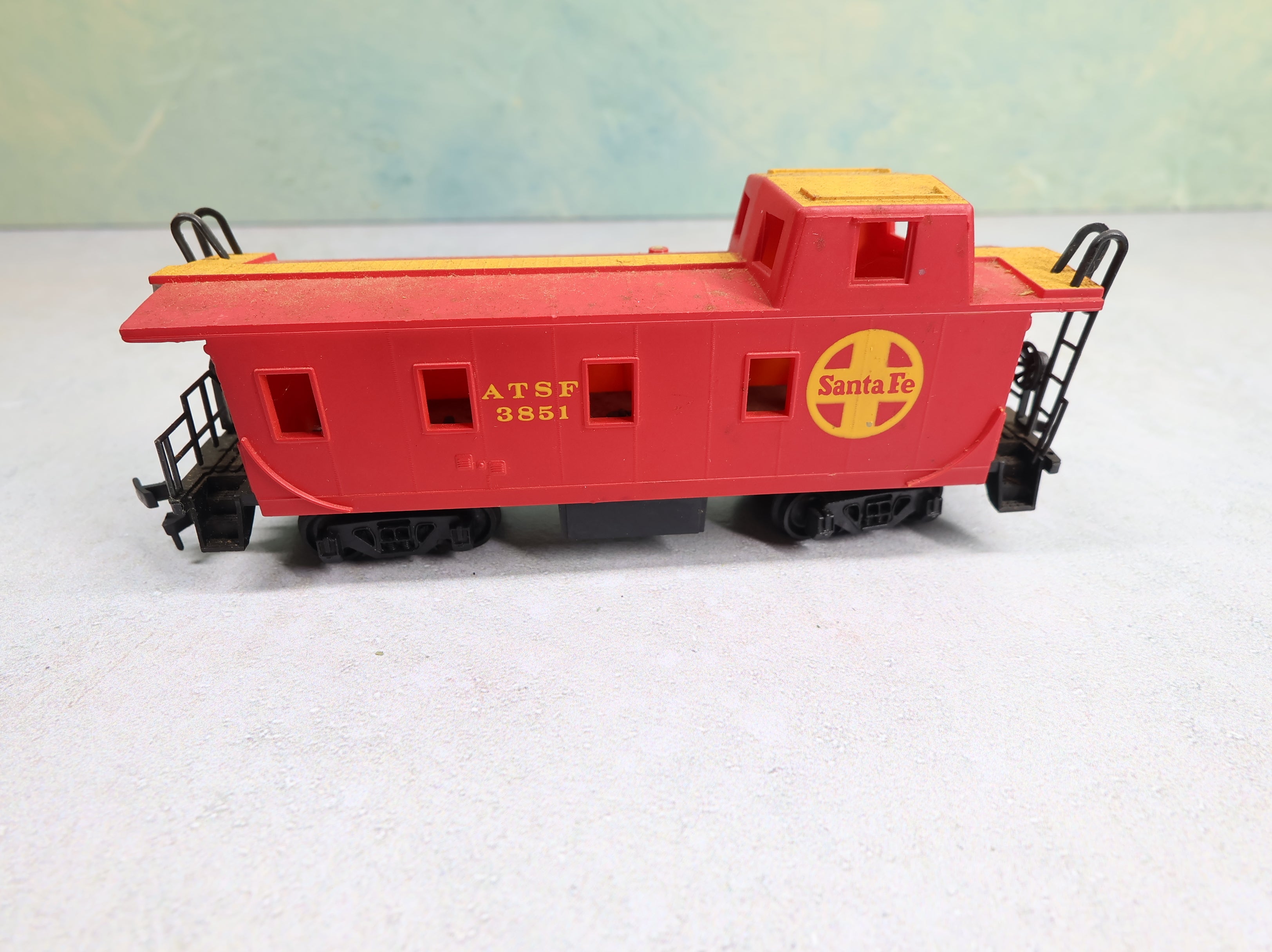 USED Bachmann HO Scale Caboose Santa Fe ATSF #3851