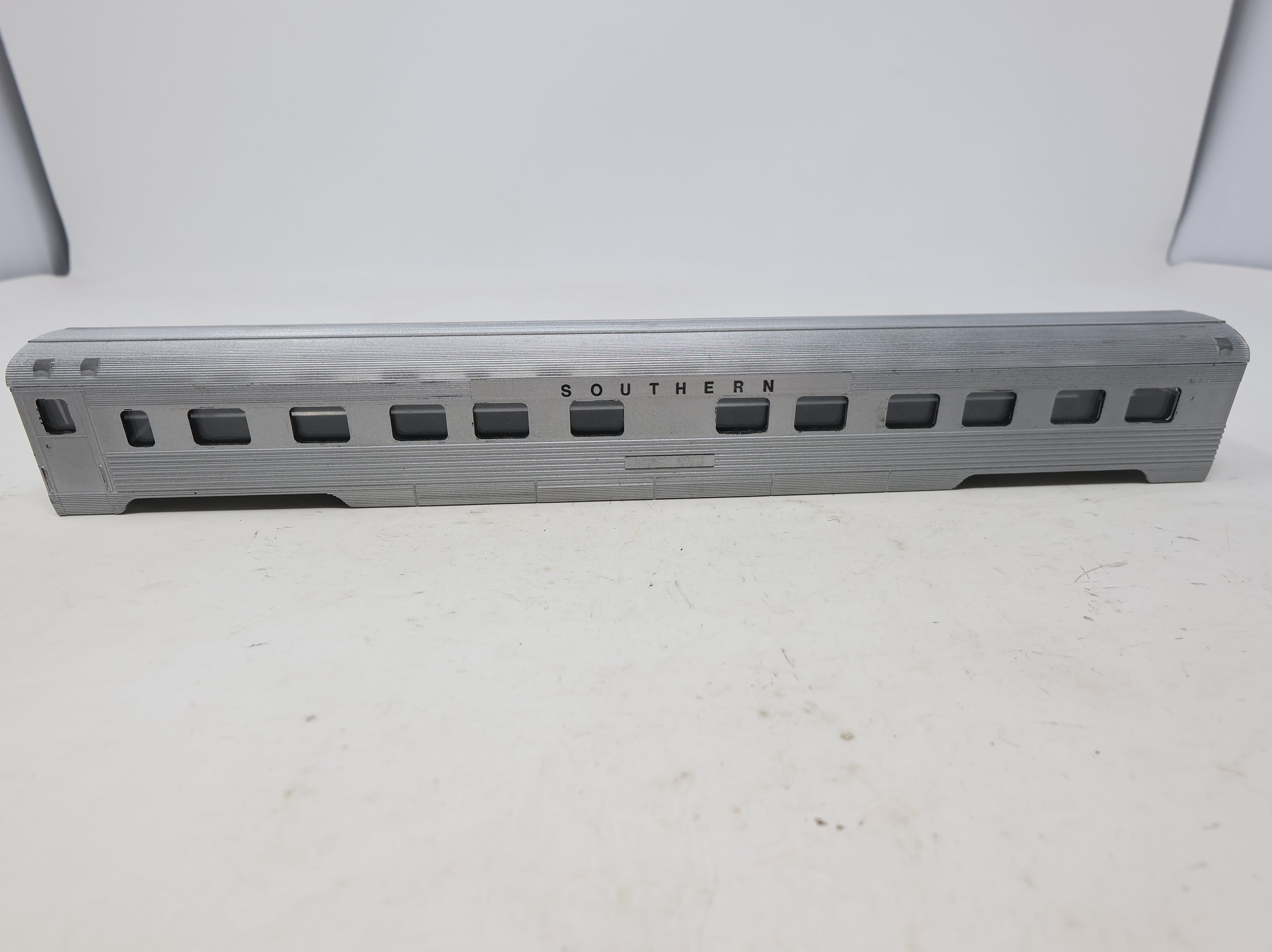 USED Con-Cor HO Scale 82' Passenger Car Southern No Trucks/Couplers