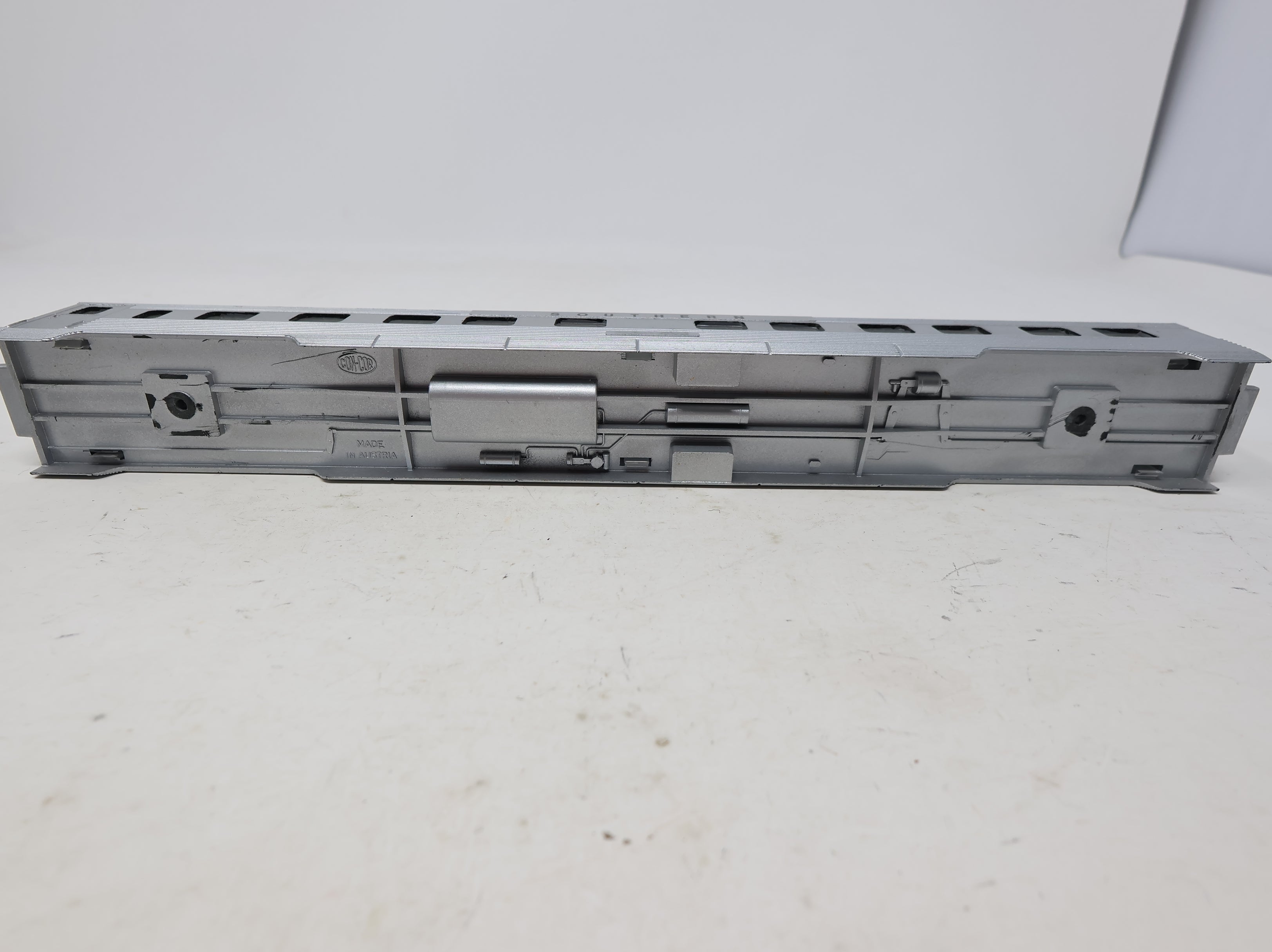 USED Con-Cor HO Scale 82' Passenger Car Southern No Trucks/Couplers