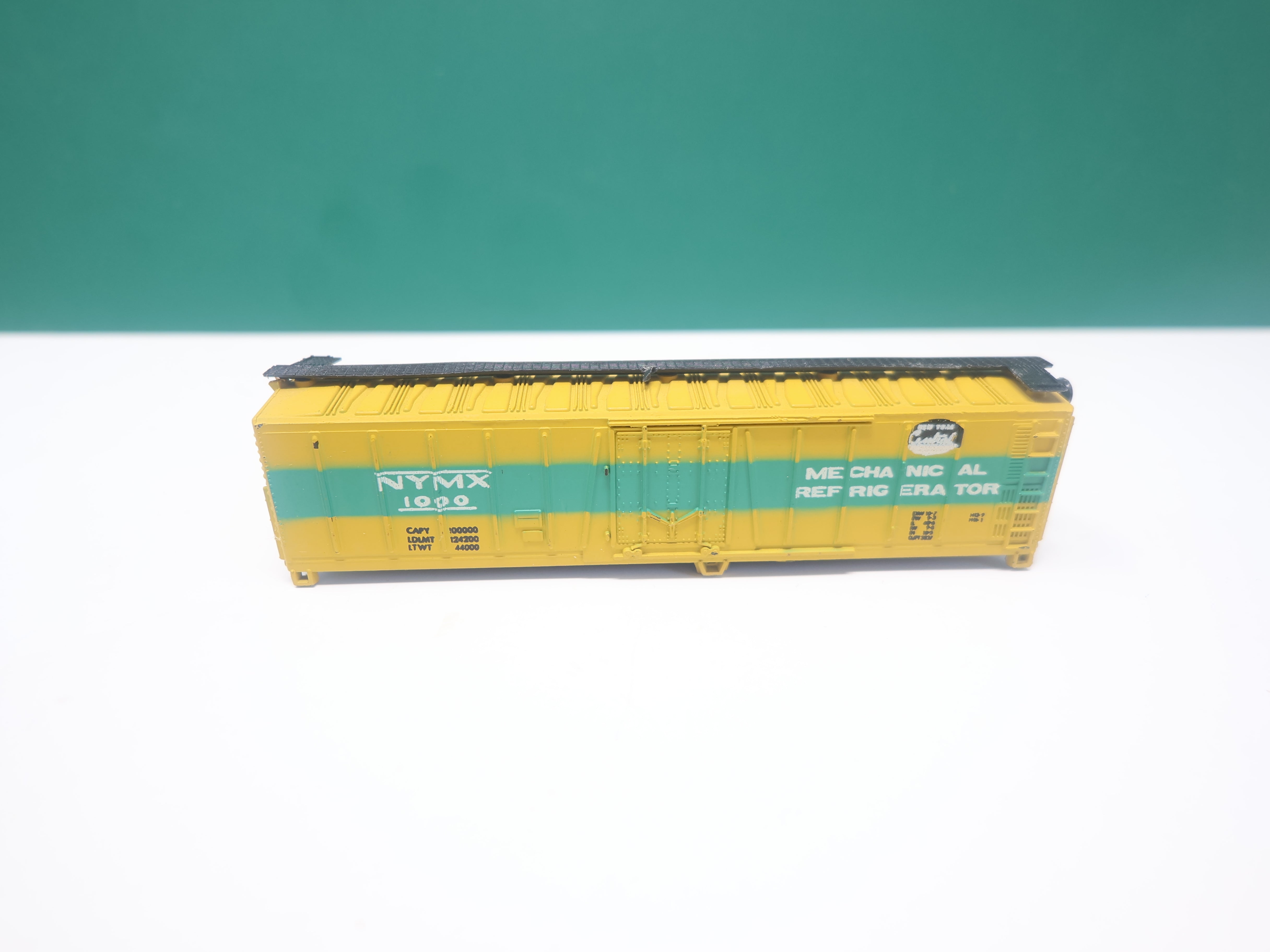 USED AHM 4454 N Scale, 50' Mechanical Reefer, New York Central NYMX #1000, No trucks