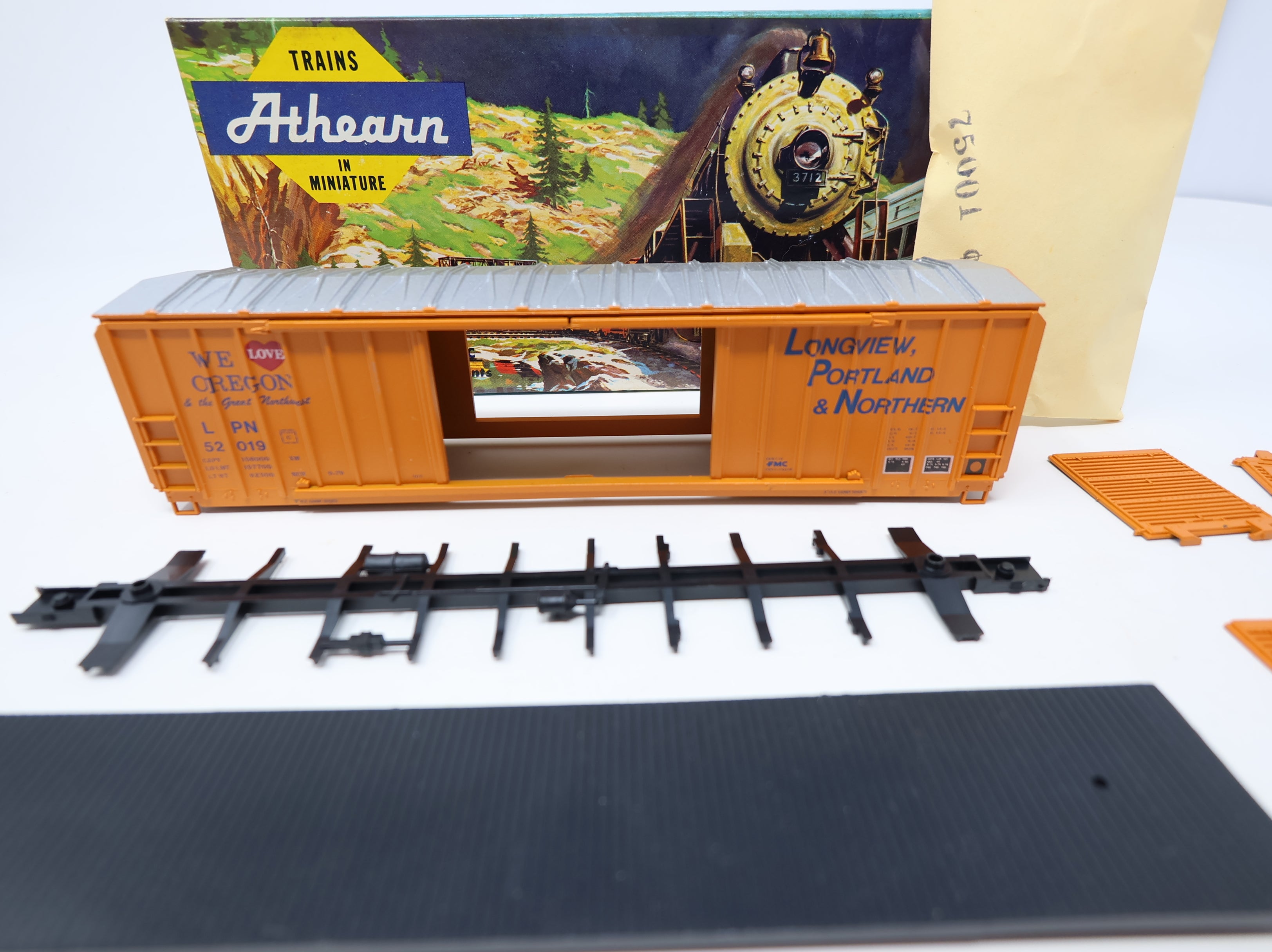 USED Athearn HO Scale 50' XM Box Car Longview Portland & Northern LPN #52019 KIT