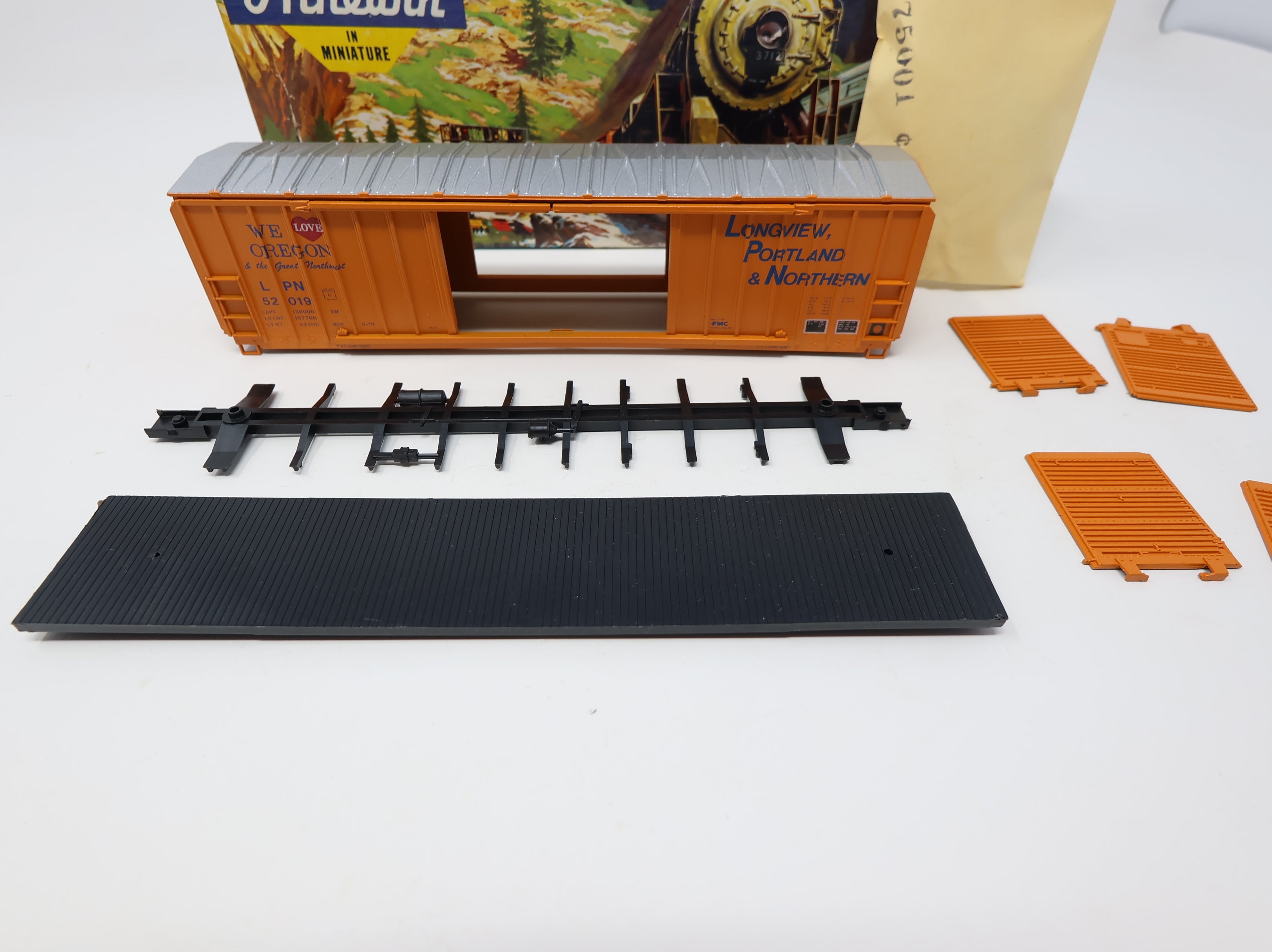 USED Athearn HO Scale 50' XM Box Car Longview Portland & Northern LPN #52019 KIT