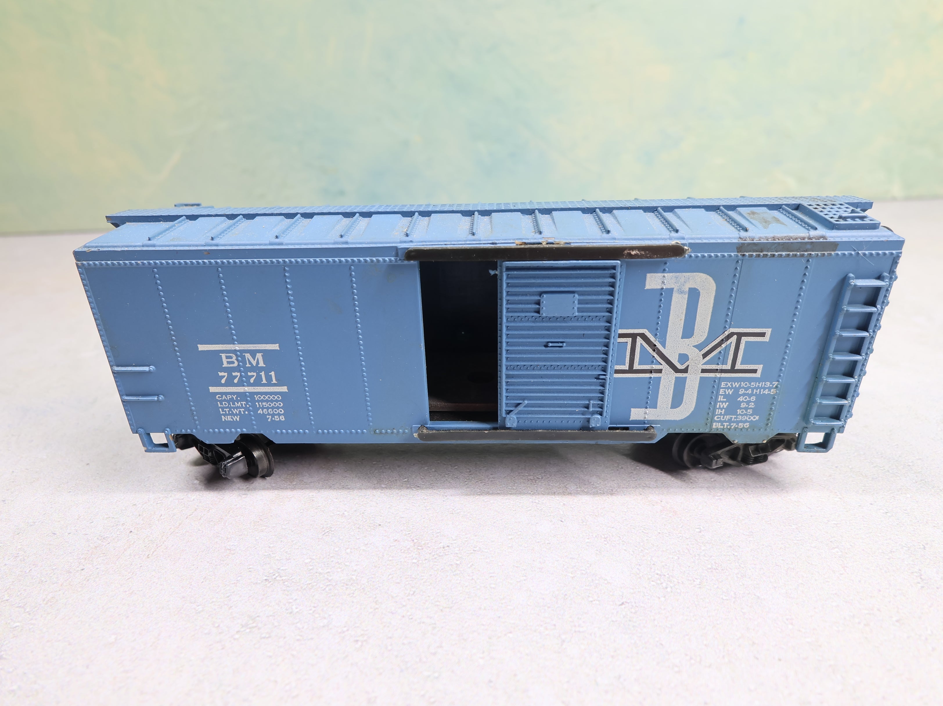 USED HO Scale 40' Box Car Boston and Maine BM #77711