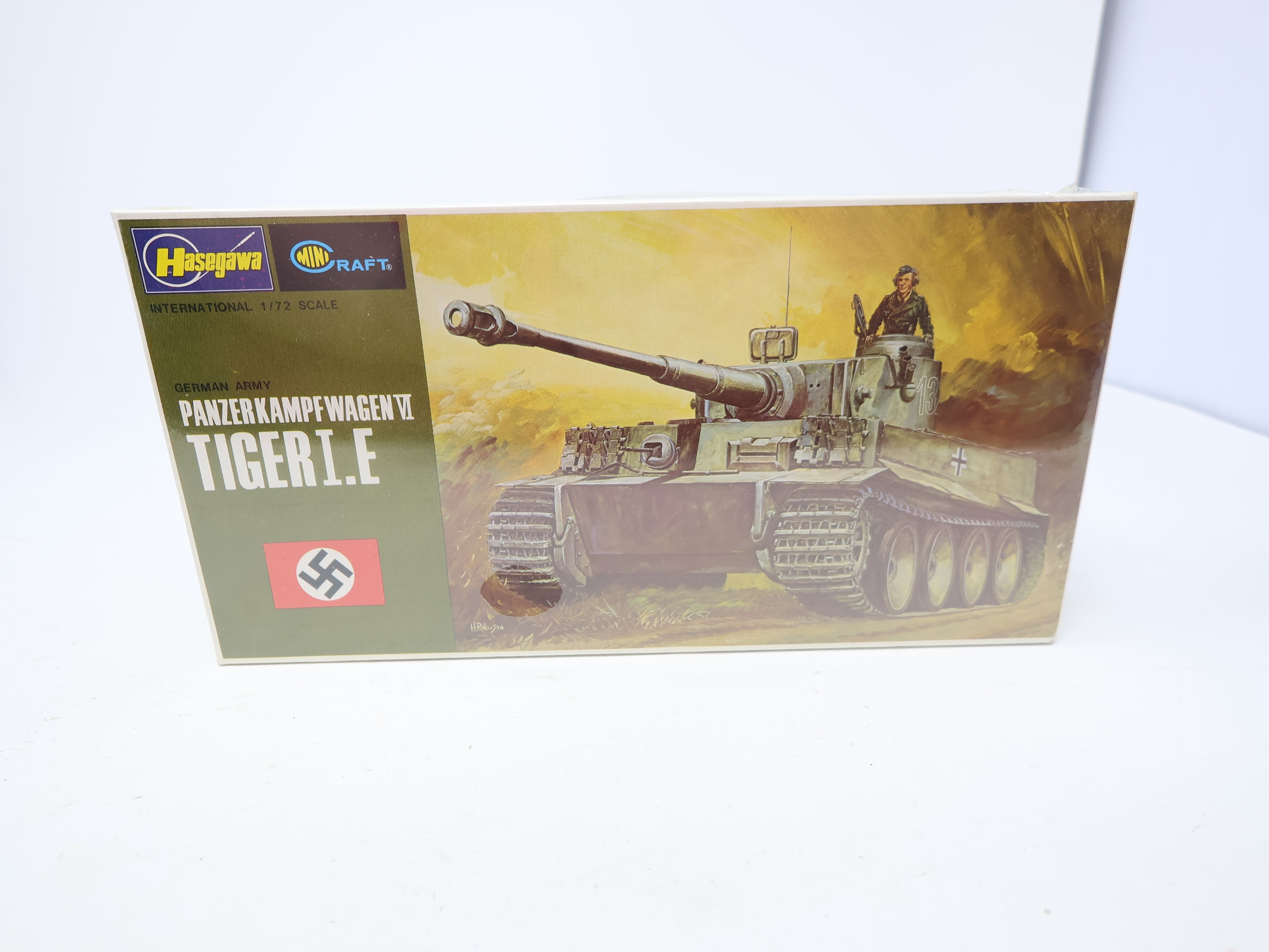 Hasegawa 708 , Panzerkampfwagen VI Tiger IE Sealed Kit 1/72 Scale (KIT)