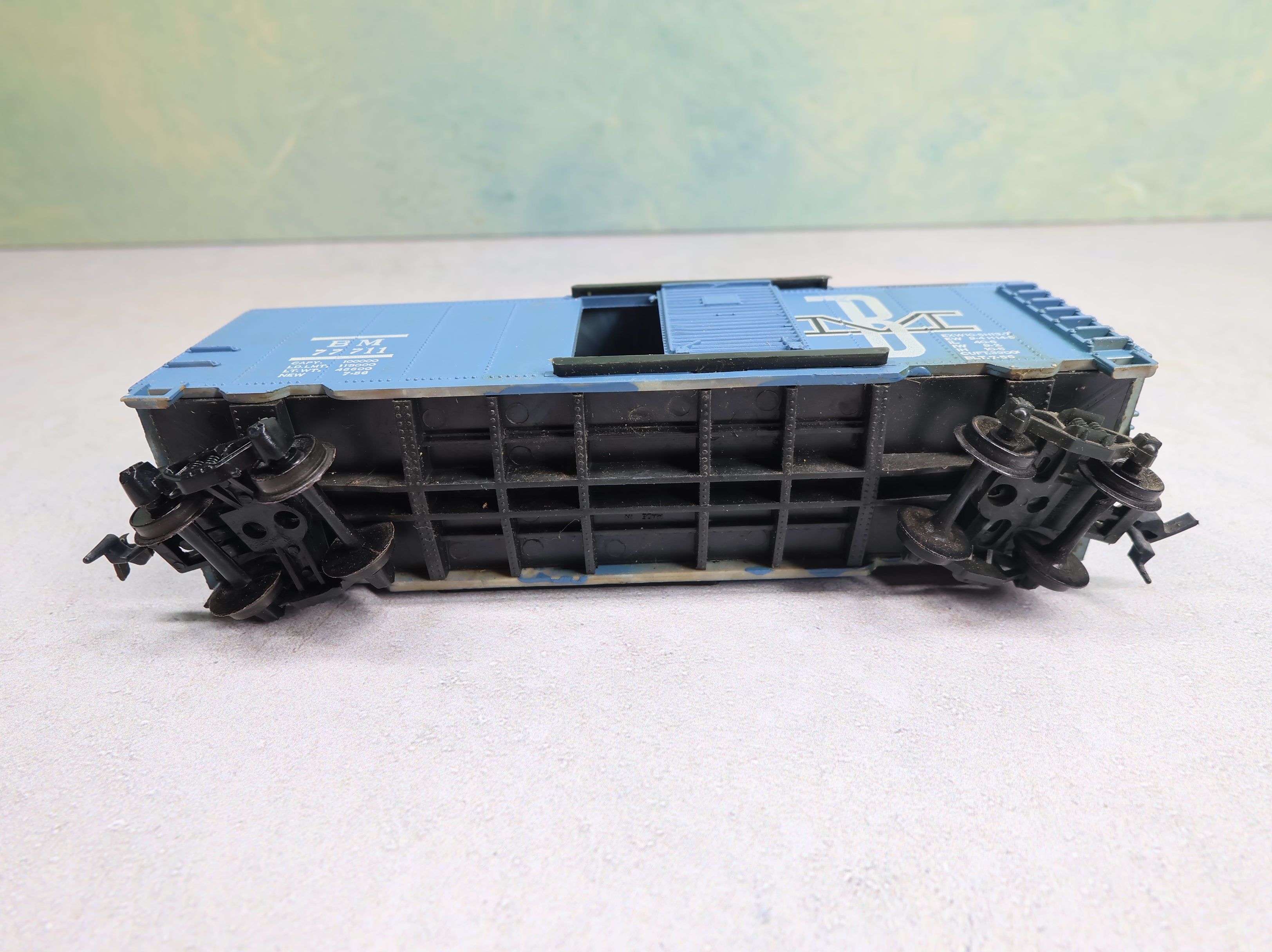 USED HO Scale 40' Box Car Boston and Maine BM #77711