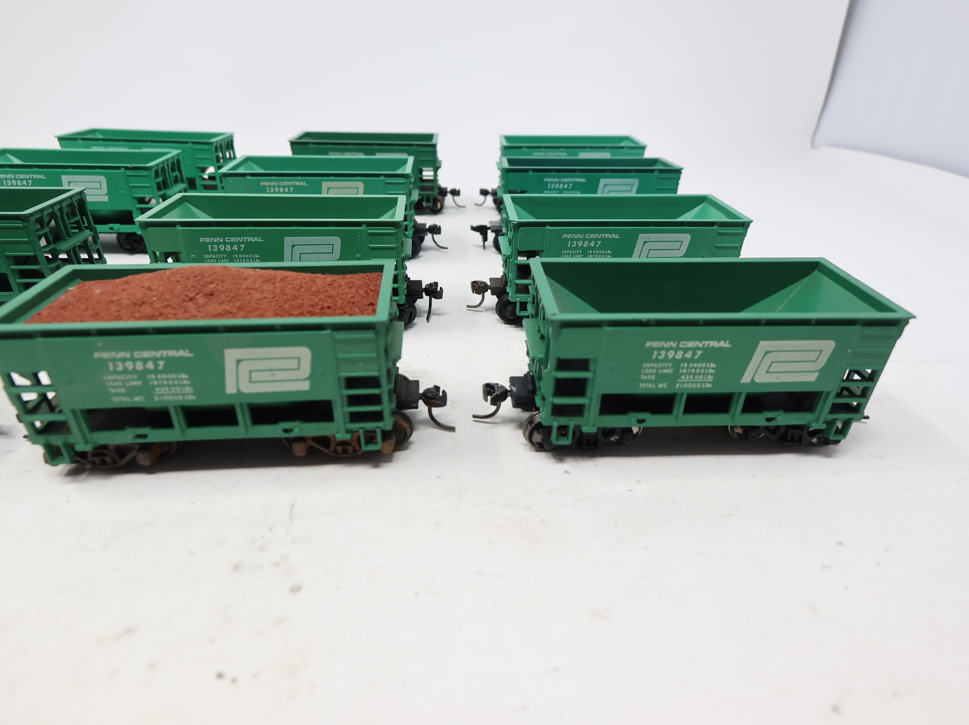 USED Roundhouse HO Scale Ore Car Penn Central #139847 (12 pcs)