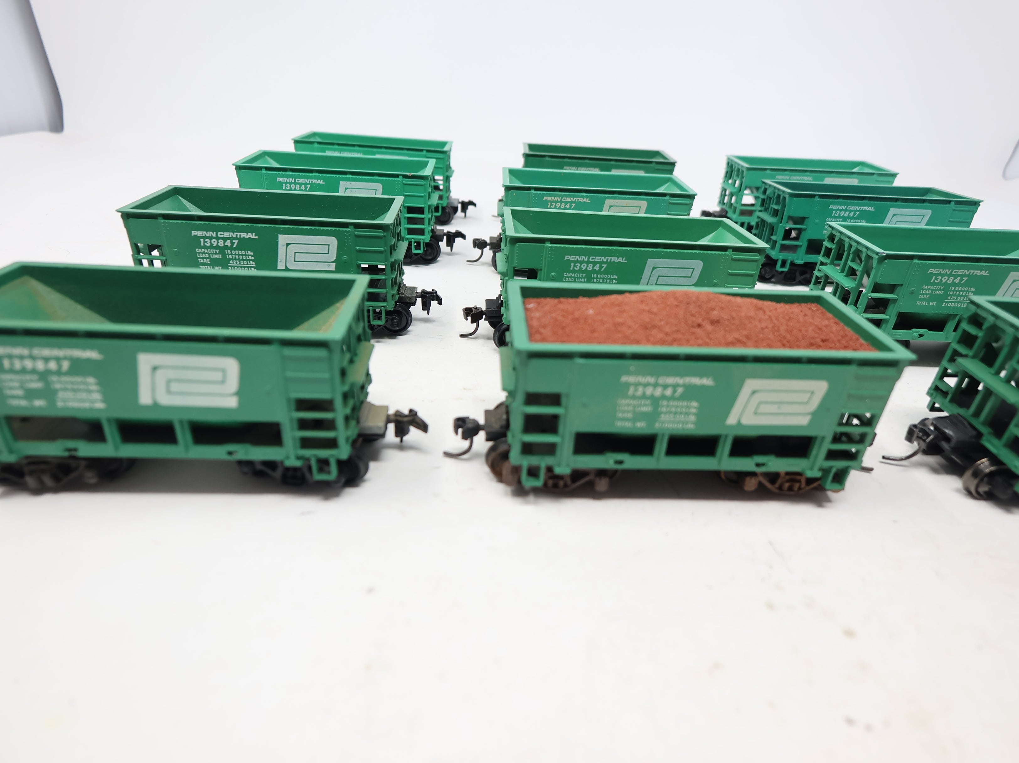 USED Roundhouse HO Scale Ore Car Penn Central #139847 (12 pcs)