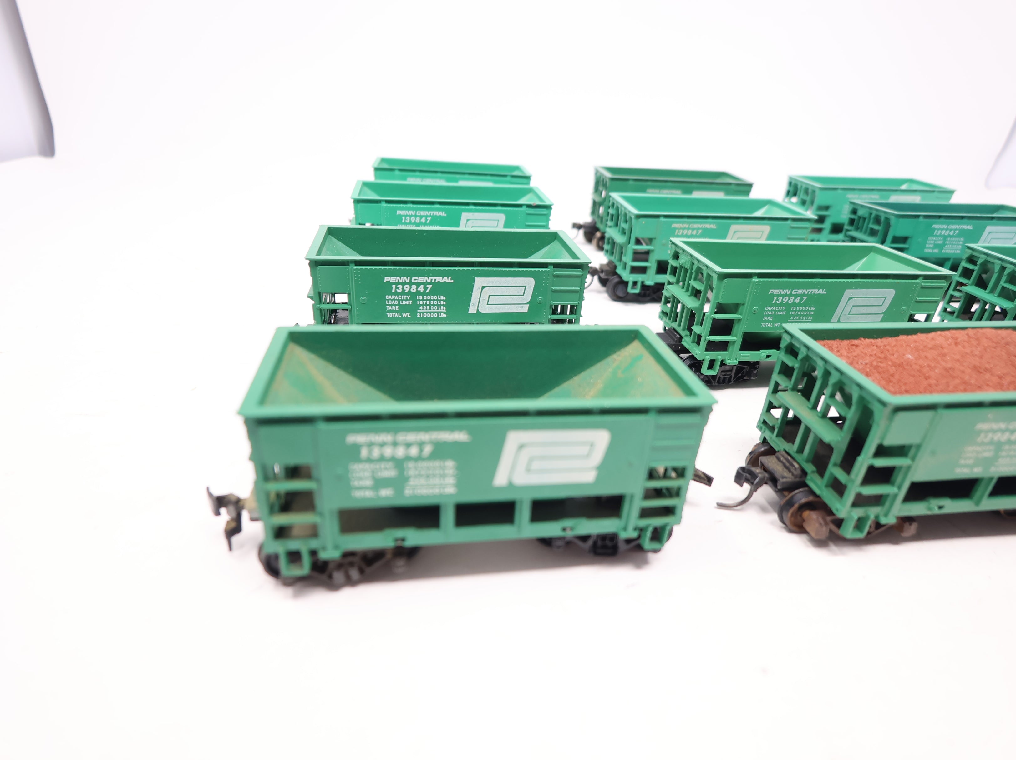 USED Roundhouse HO Scale Ore Car Penn Central #139847 (12 pcs)