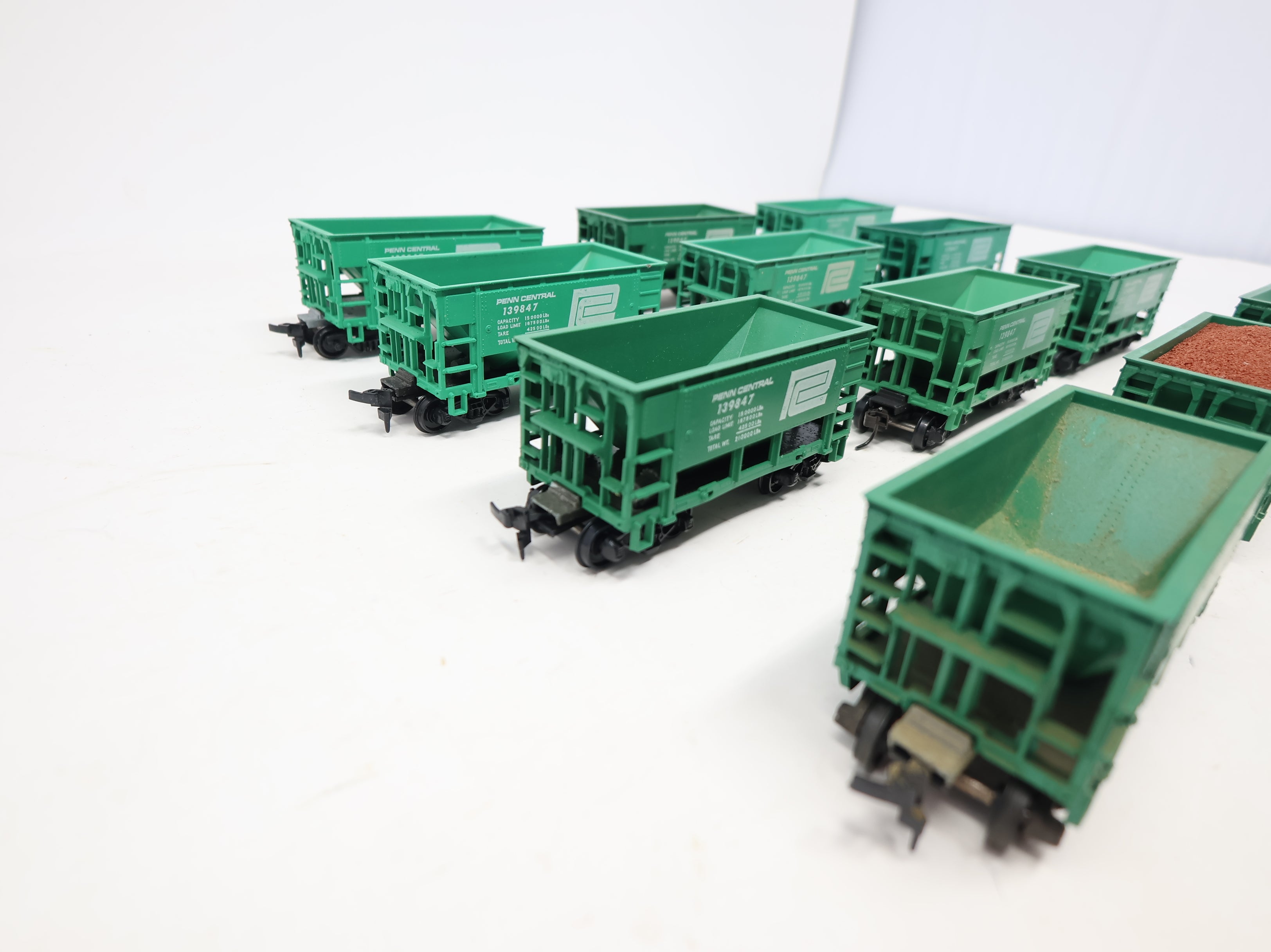 USED Roundhouse HO Scale Ore Car Penn Central #139847 (12 pcs)