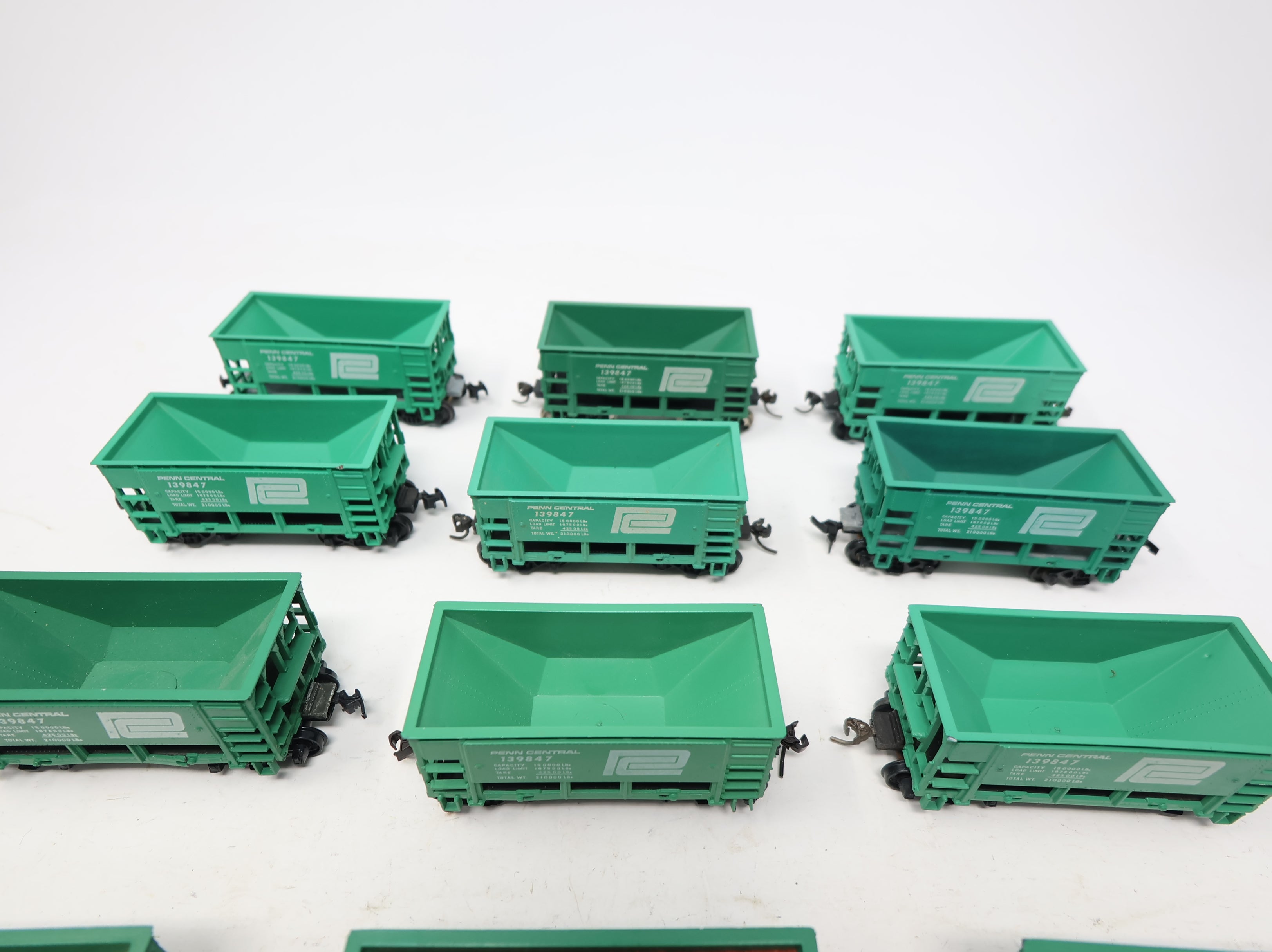 USED Roundhouse HO Scale Ore Car Penn Central #139847 (12 pcs)