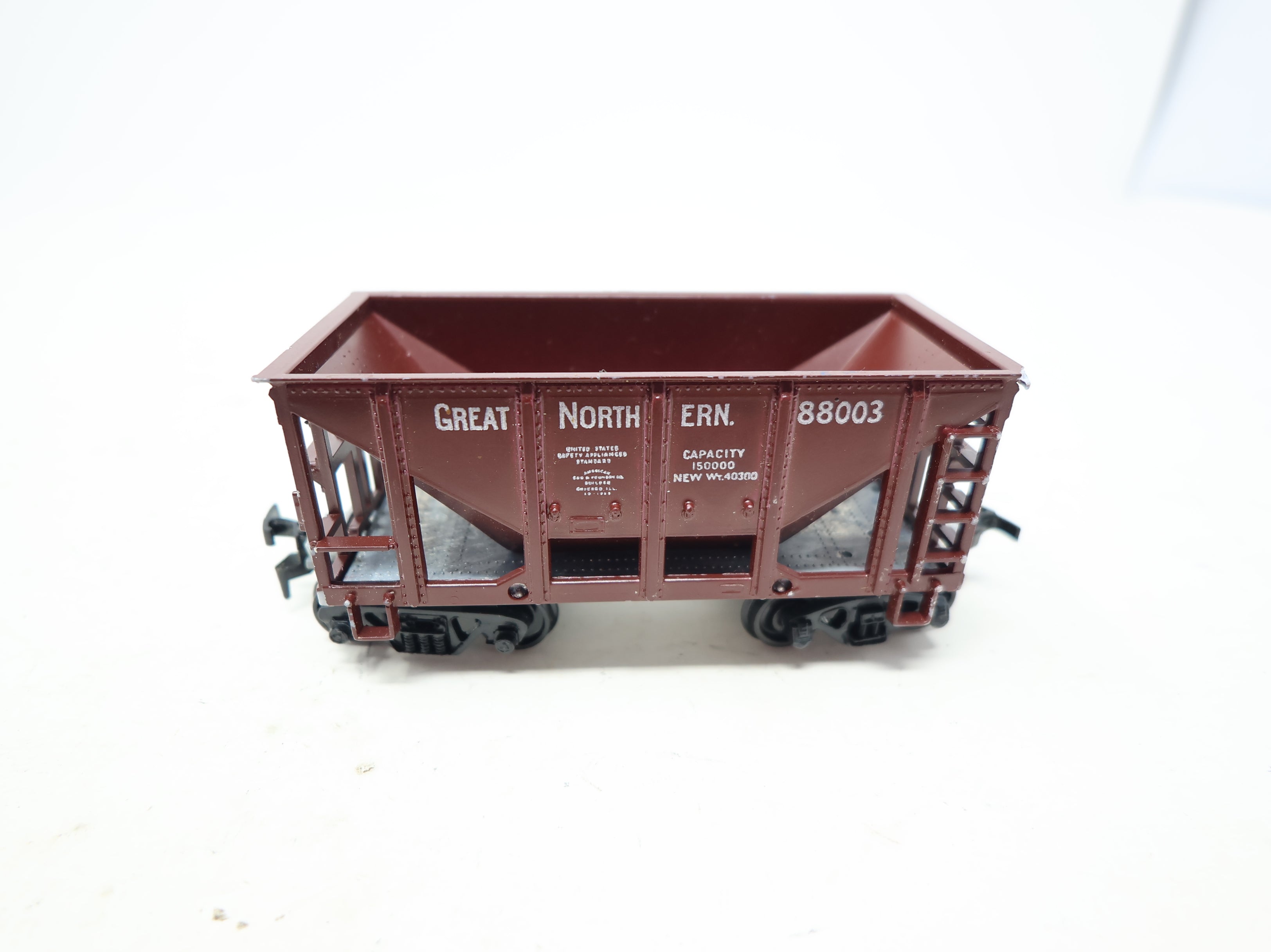 USED Roundhouse HO Scale Ore Car Great Northern #88003