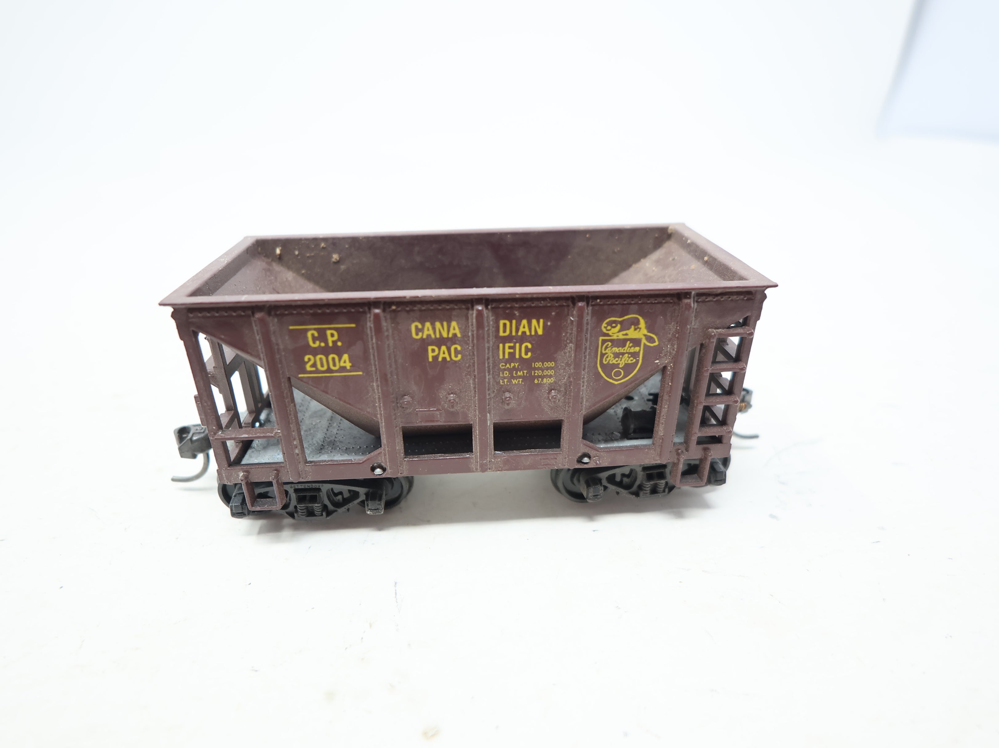 USED Roundhouse HO Scale Ore Car Canadian Pacific CP #2004 Beaver