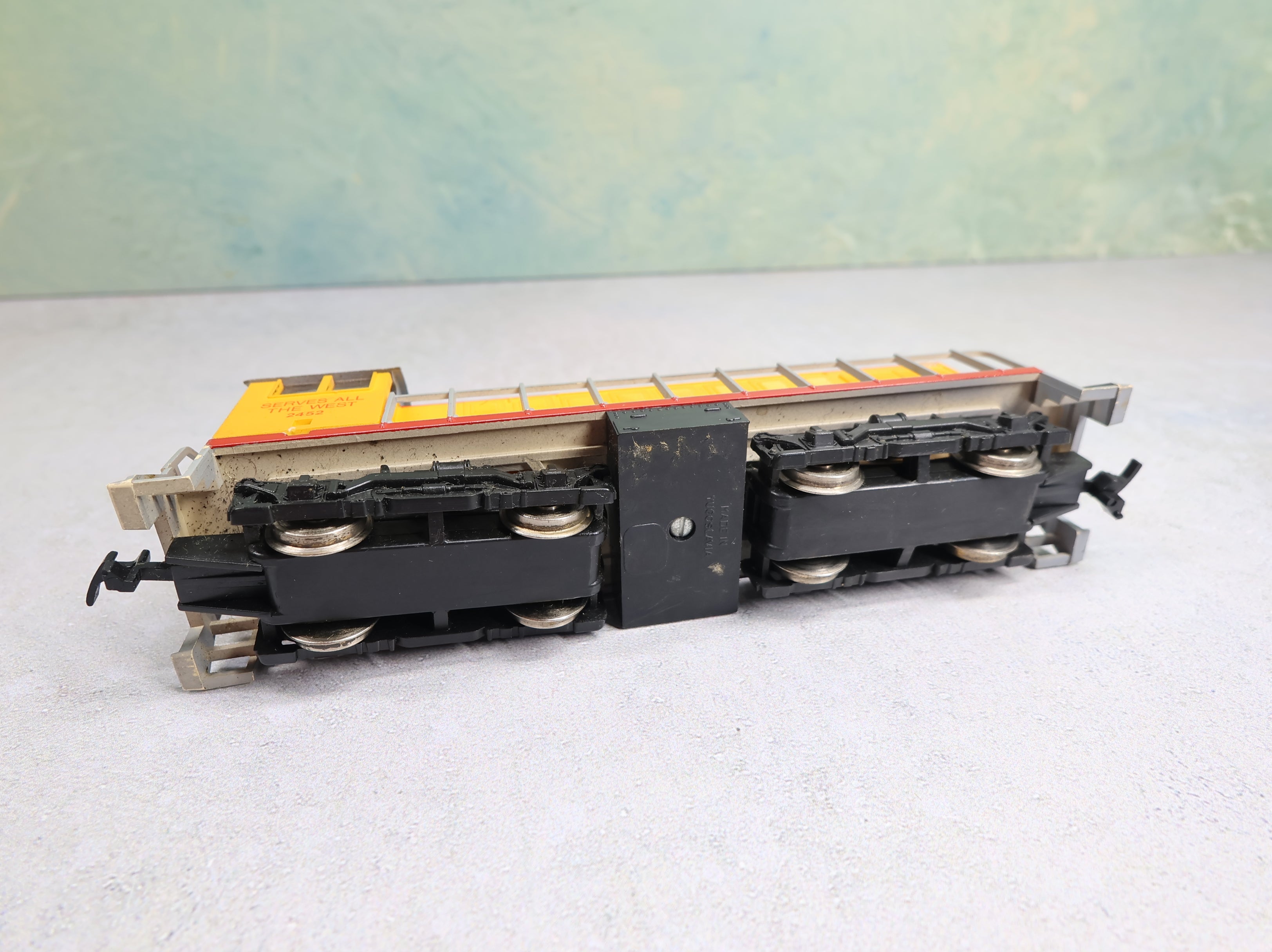 USED AHM HO Scale S-2 Diesel Locomotive Switcher Union Pacific #2452 Runs DC