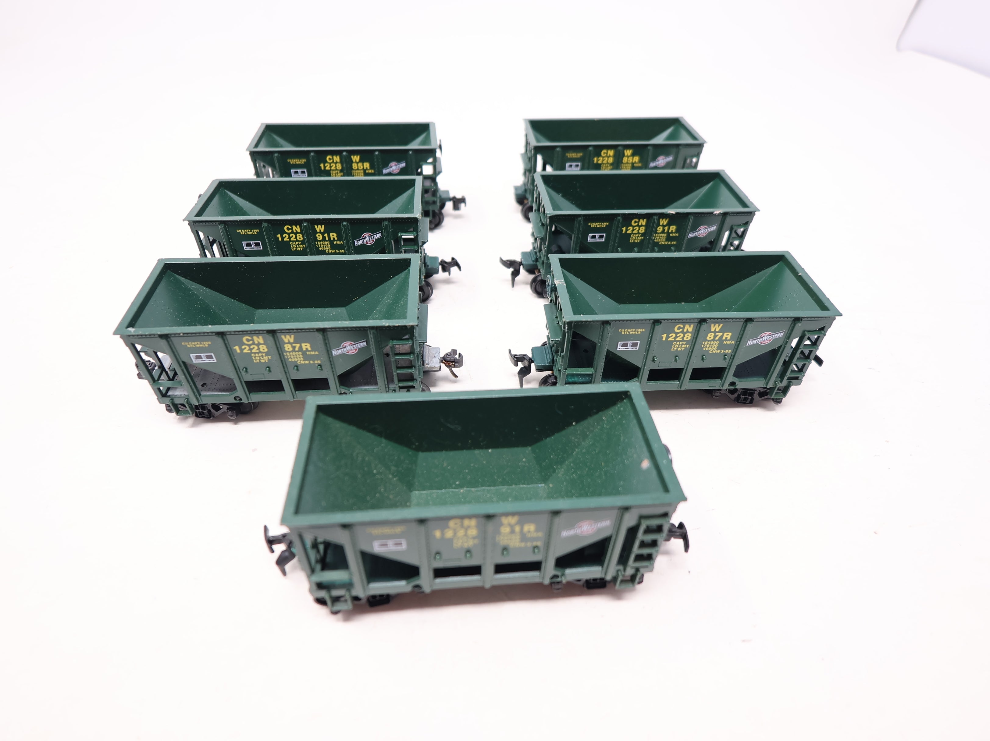 USED Roundhouse HO Scale Ore Car Chicago & North Western CNW (7 pcs)