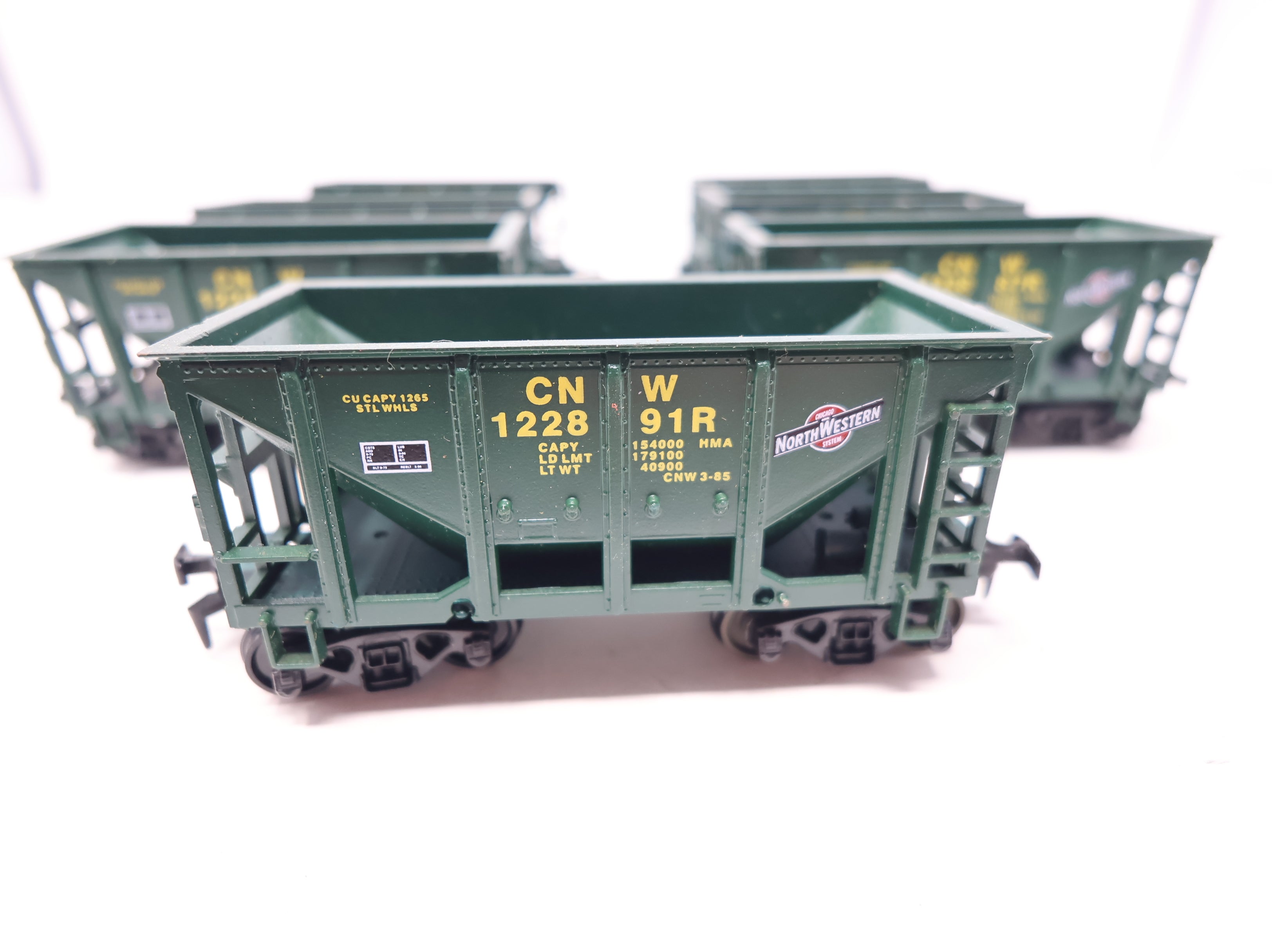 USED Roundhouse HO Scale Ore Car Chicago & North Western CNW (7 pcs)