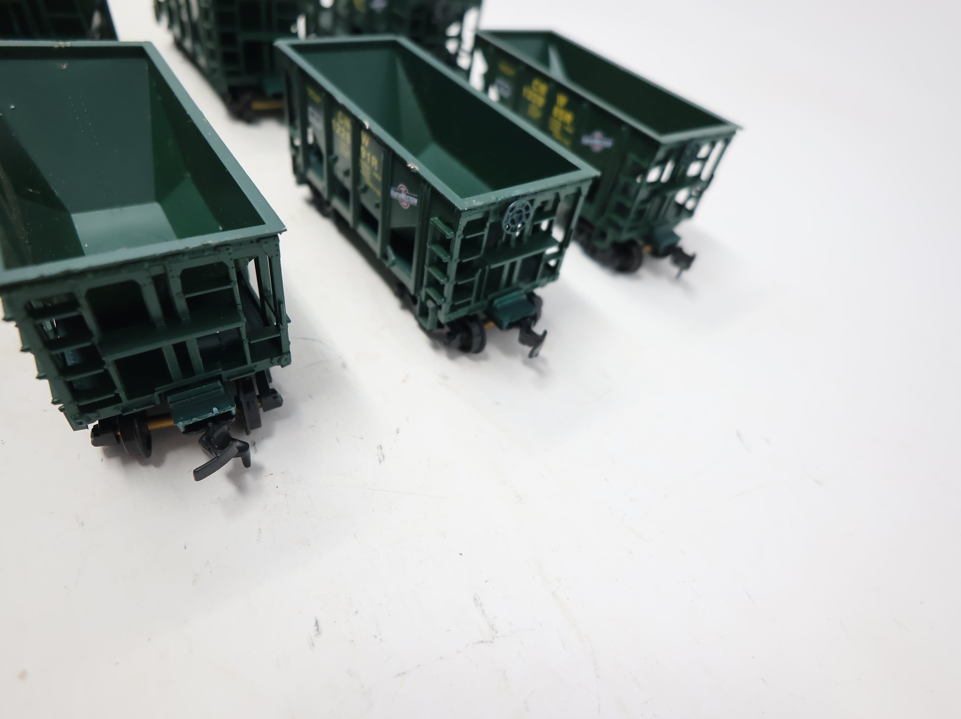 USED Roundhouse HO Scale Ore Car Chicago & North Western CNW (7 pcs)