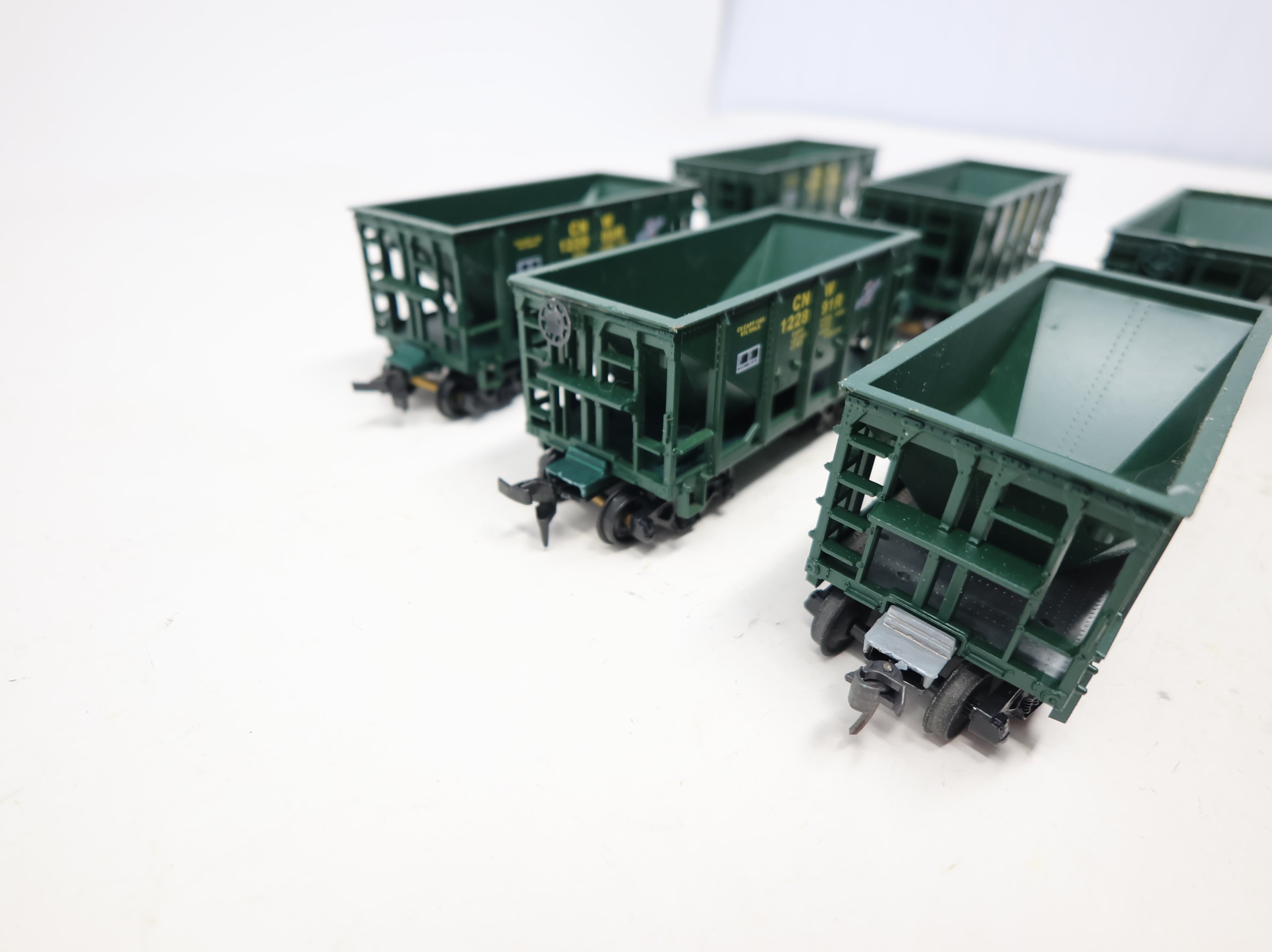 USED Roundhouse HO Scale Ore Car Chicago & North Western CNW (7 pcs)