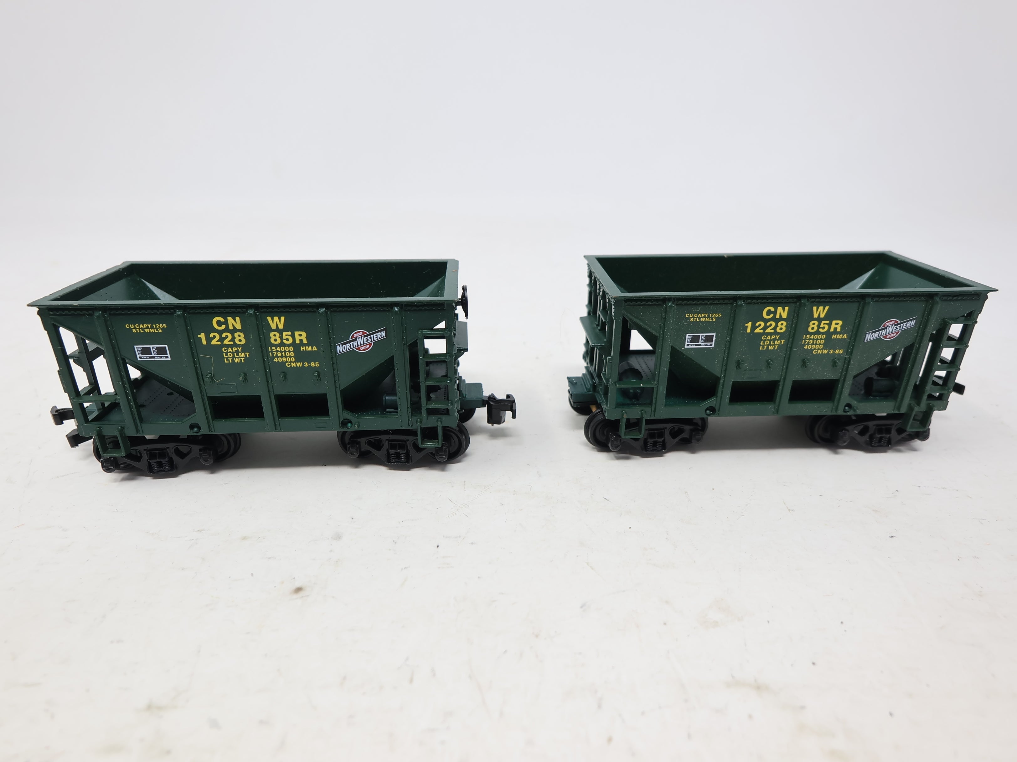 USED Roundhouse HO Scale Ore Car Chicago & North Western CNW (7 pcs)