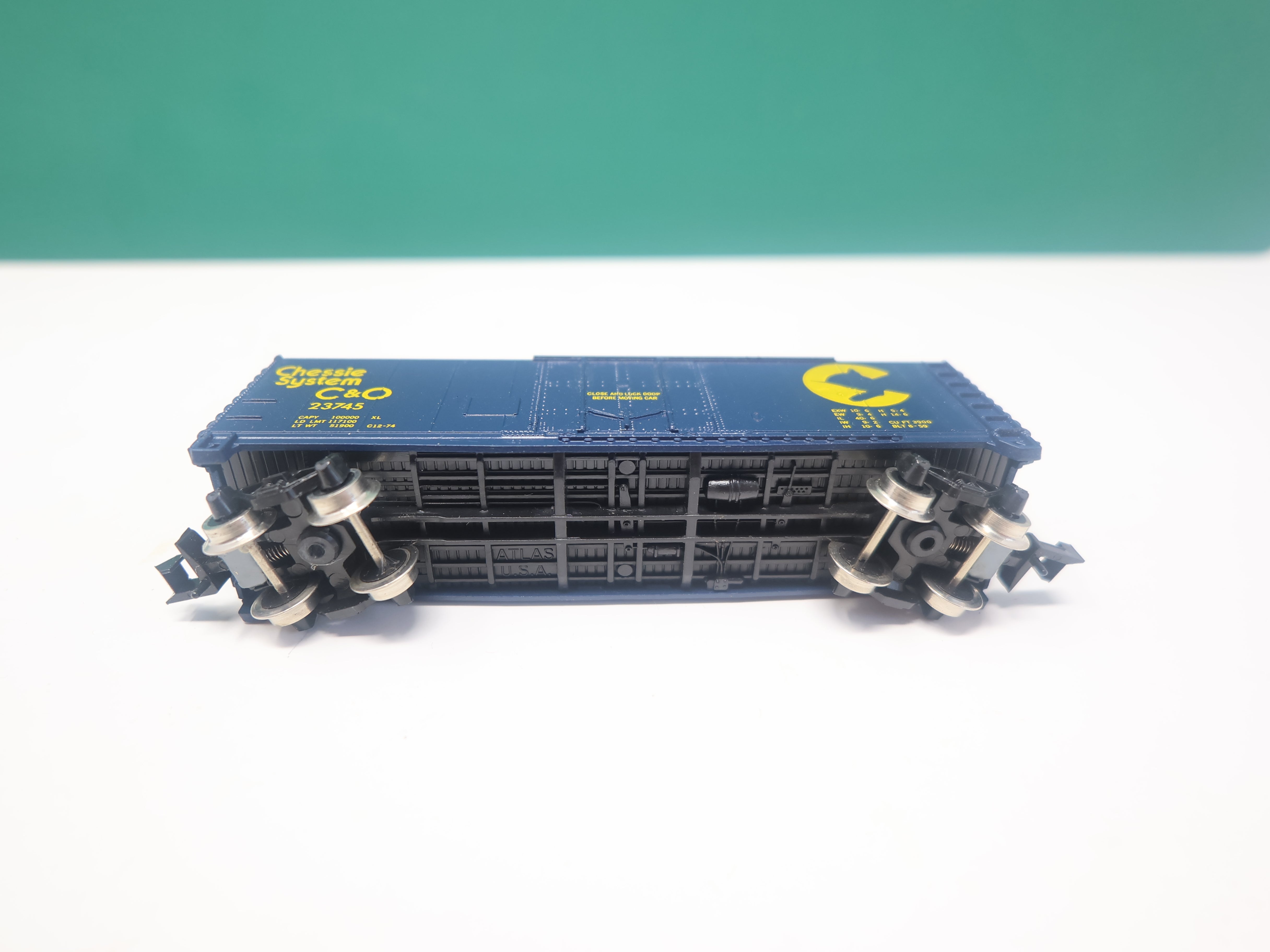 USED Atlas 3303 N Scale, 40' Plug Door Box Car, Chessie System CO #23745