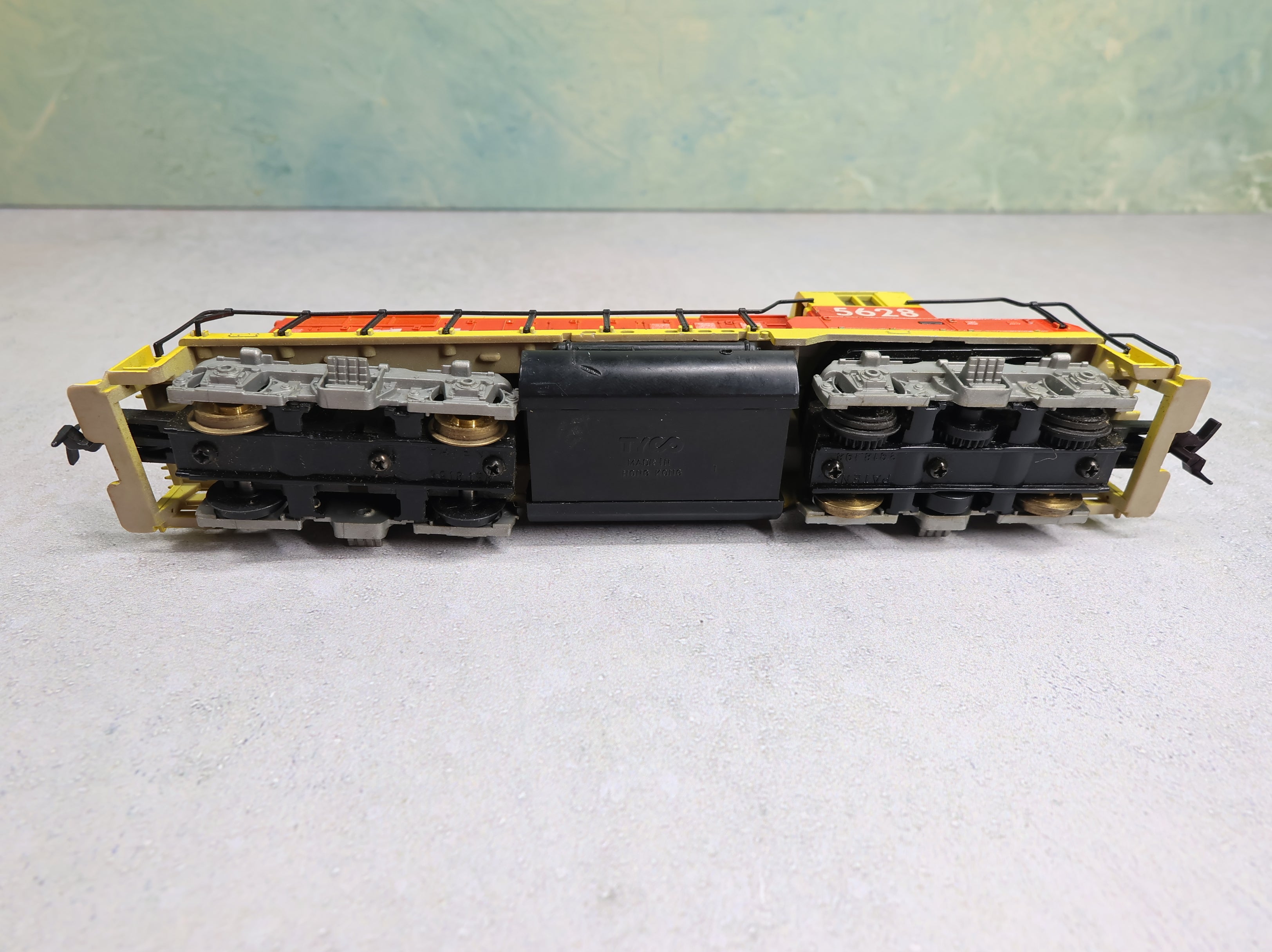 USED Tyco HO Scale GP20 Diesel Locomotive Chattanooga #5628 Runs Great DC