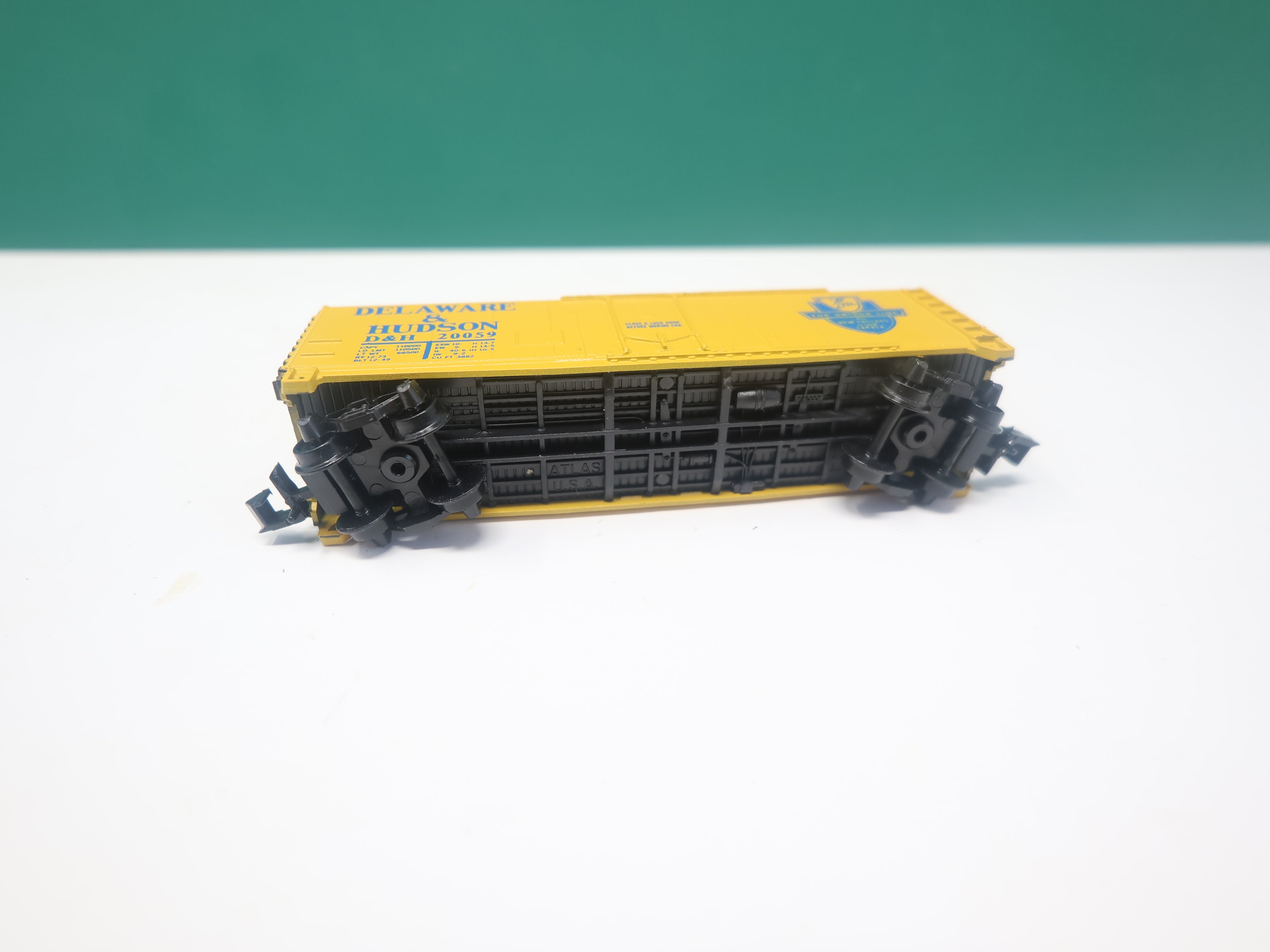 USED Atlas 3310 N Scale, 40' Plug Door Box Car, Delaware and Hudson DH #20059