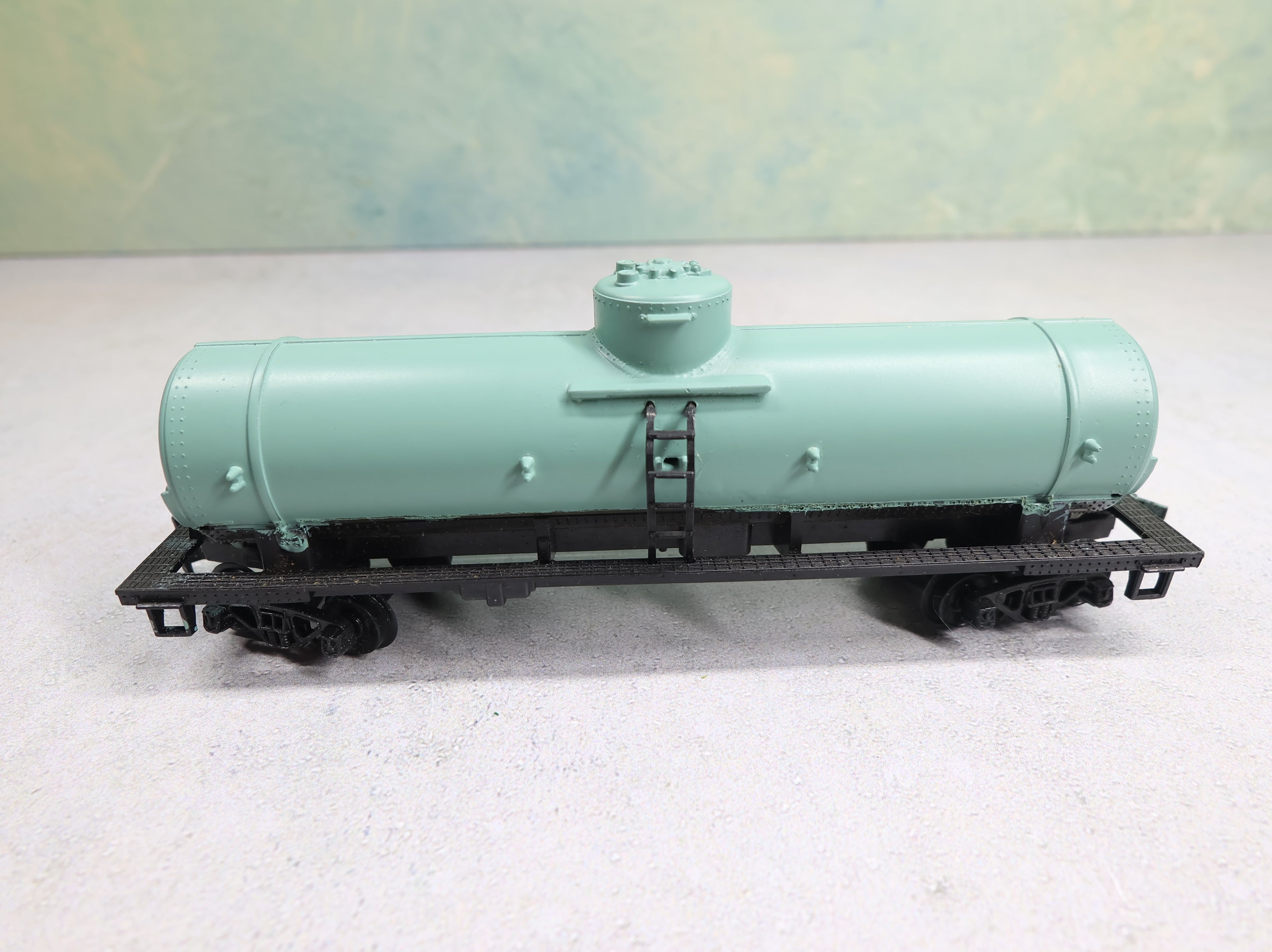 USED Tyco HO Scale Single Dome Tank Car Undecorated