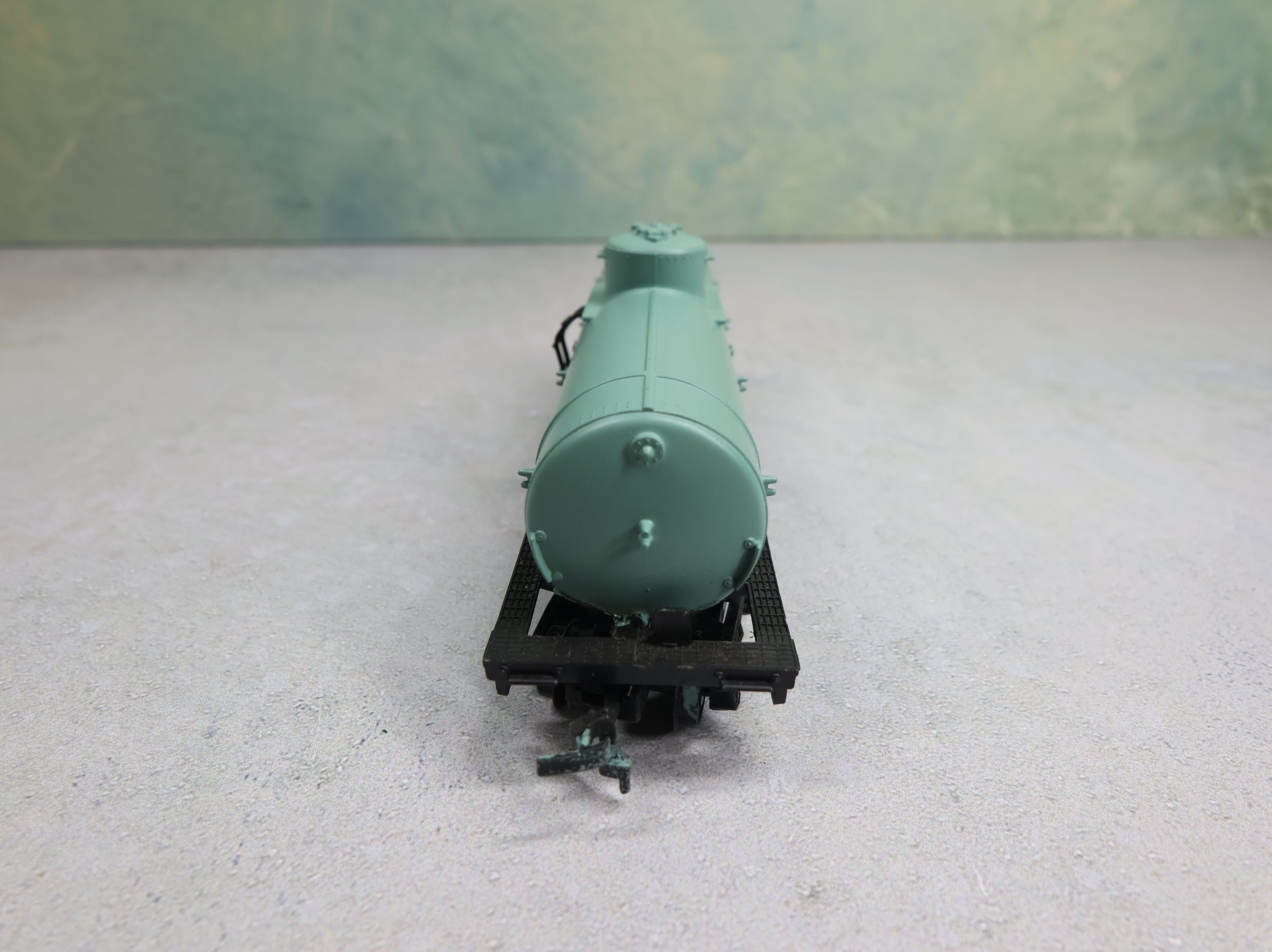 USED Tyco HO Scale Single Dome Tank Car Undecorated