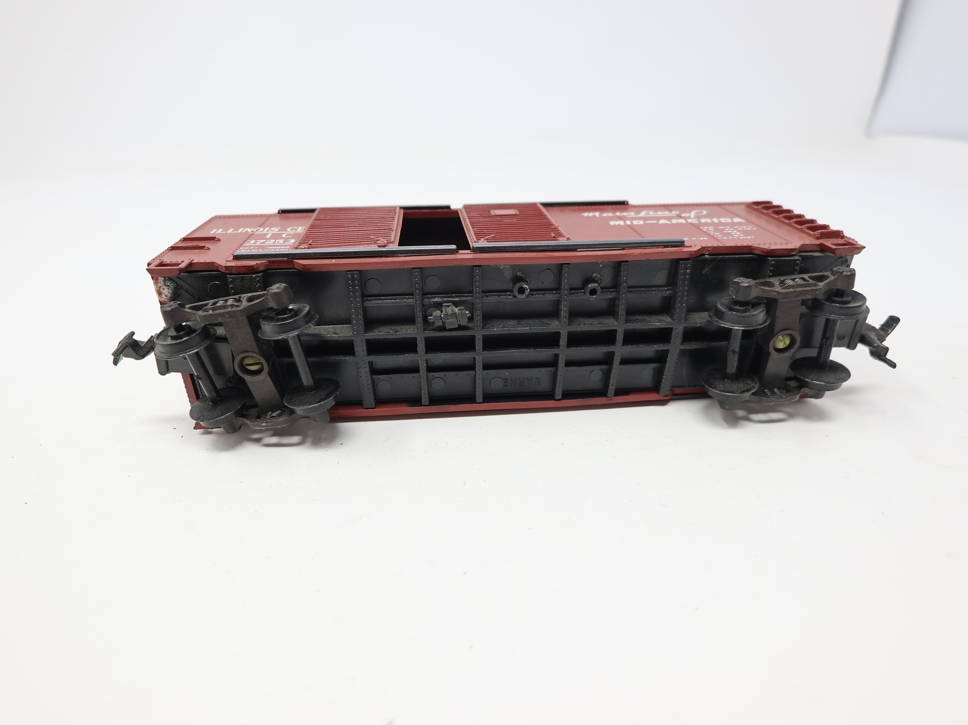 USED Varney HO Scale 40' DD Steel Box Car Illinois Central IC #37253