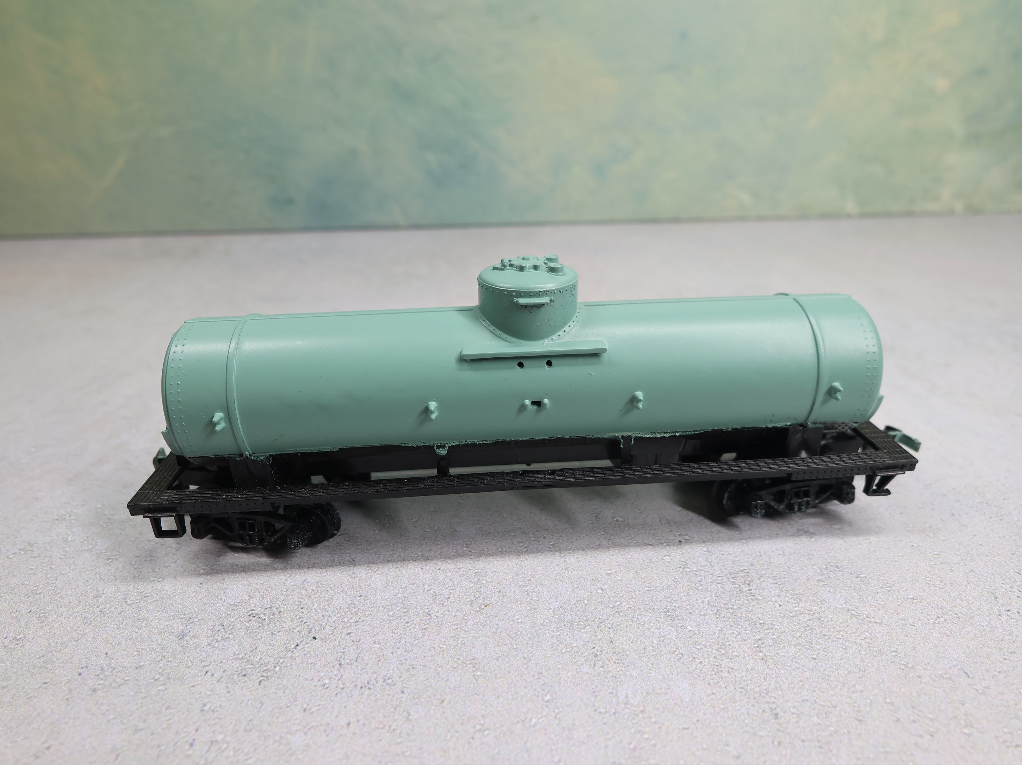 USED Tyco HO Scale Single Dome Tank Car Undecorated