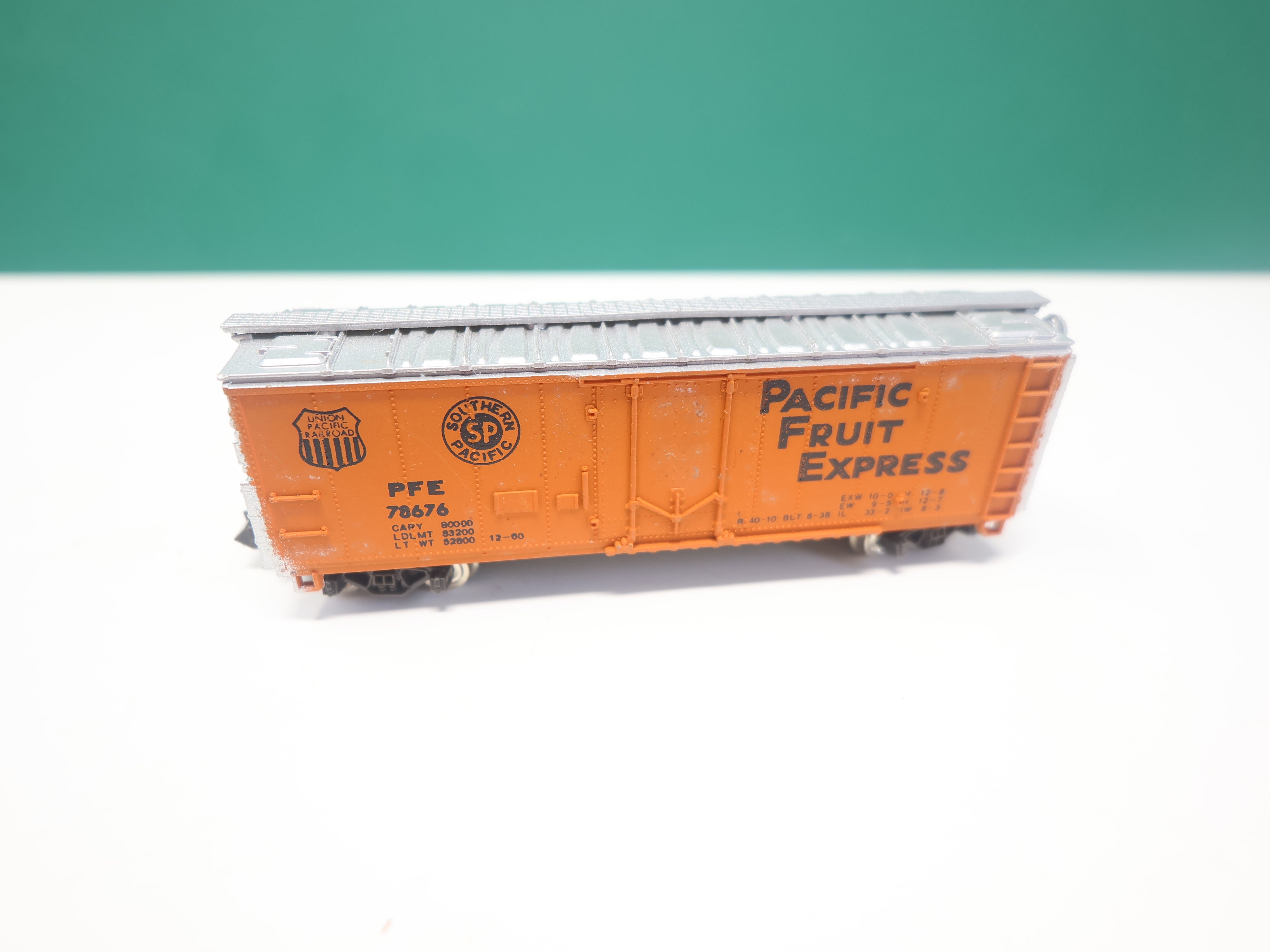 USED Con-Cor N Scale, 40' Steel Reefer, Pacific Fruit Express PFE #78676