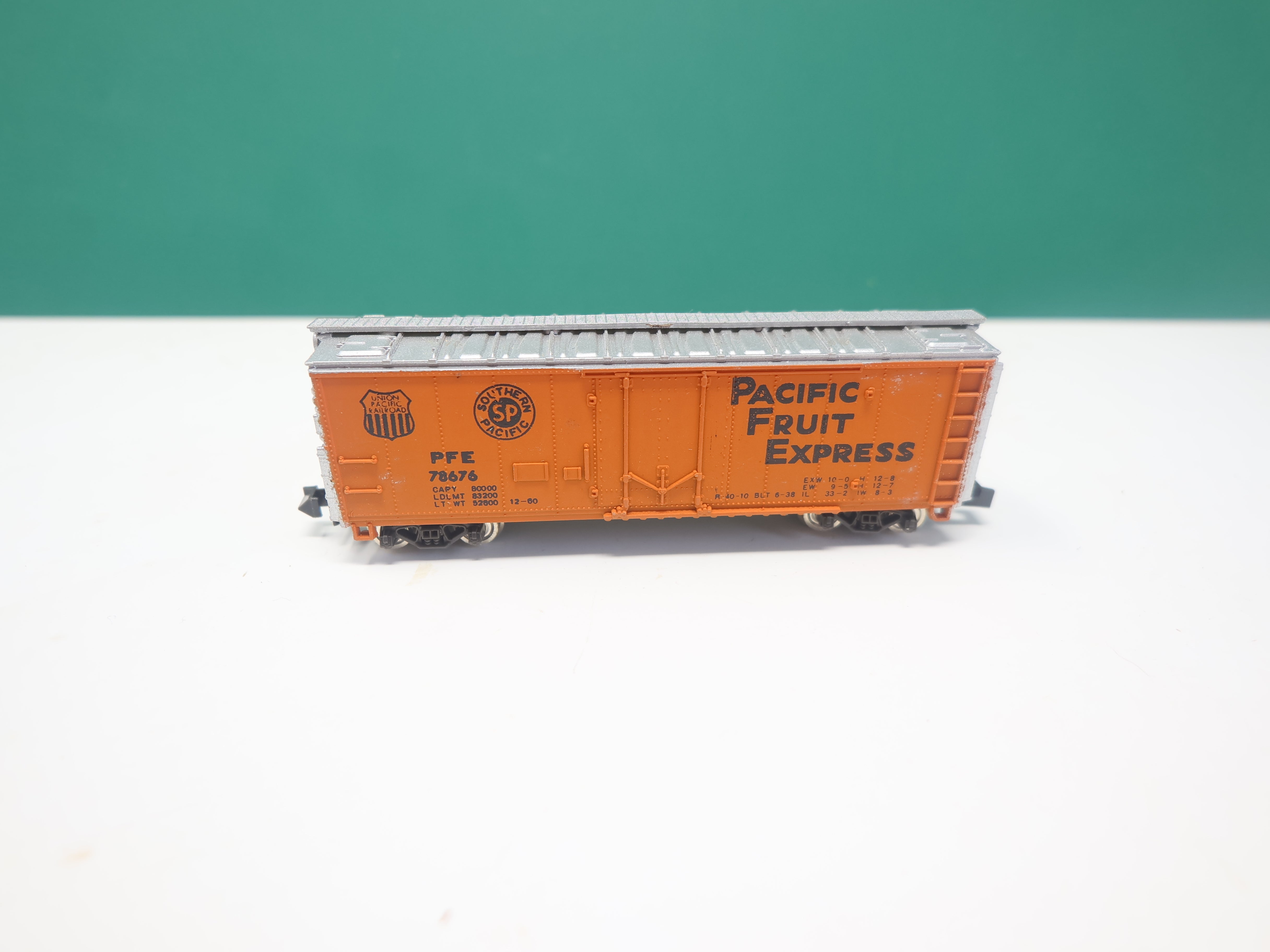 USED Con-Cor N Scale, 40' Steel Reefer, Pacific Fruit Express PFE #78676