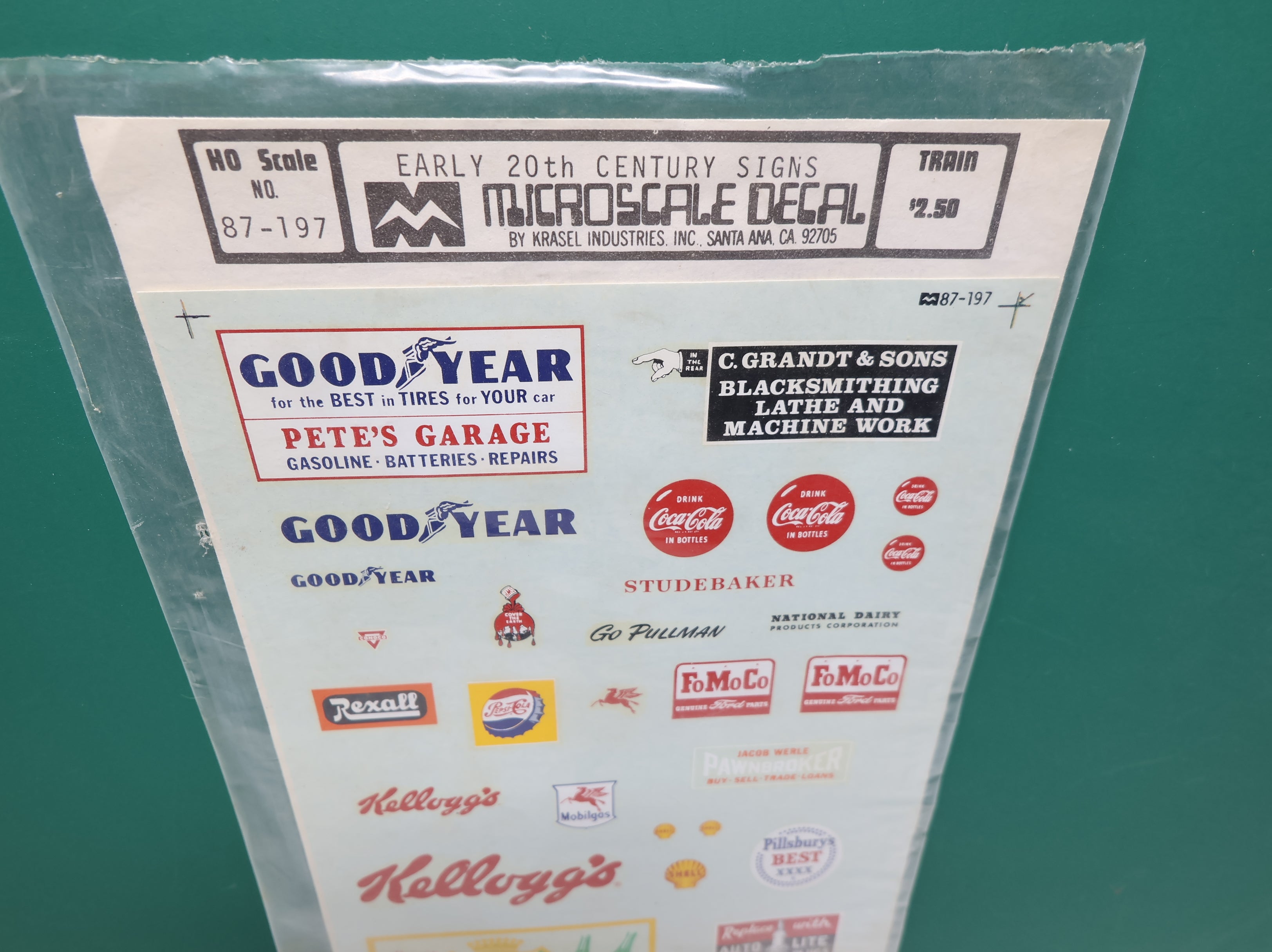 MICROSCALE 87-197 HO Scale Early 20th Century Signs (Good Year, Kellogg's) Decals