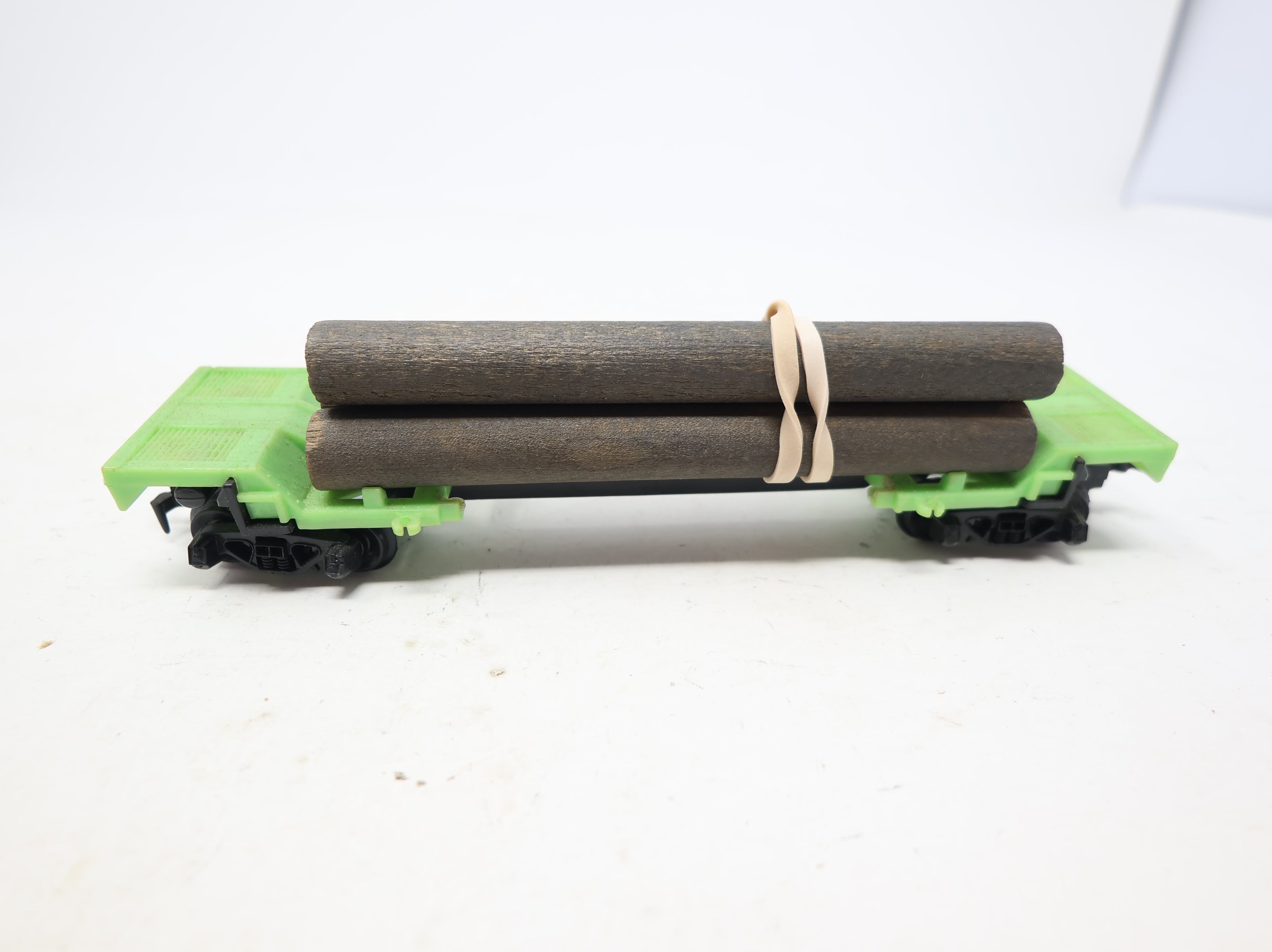 USED Tyco HO Scale Log Skeleton Car w/ Logs