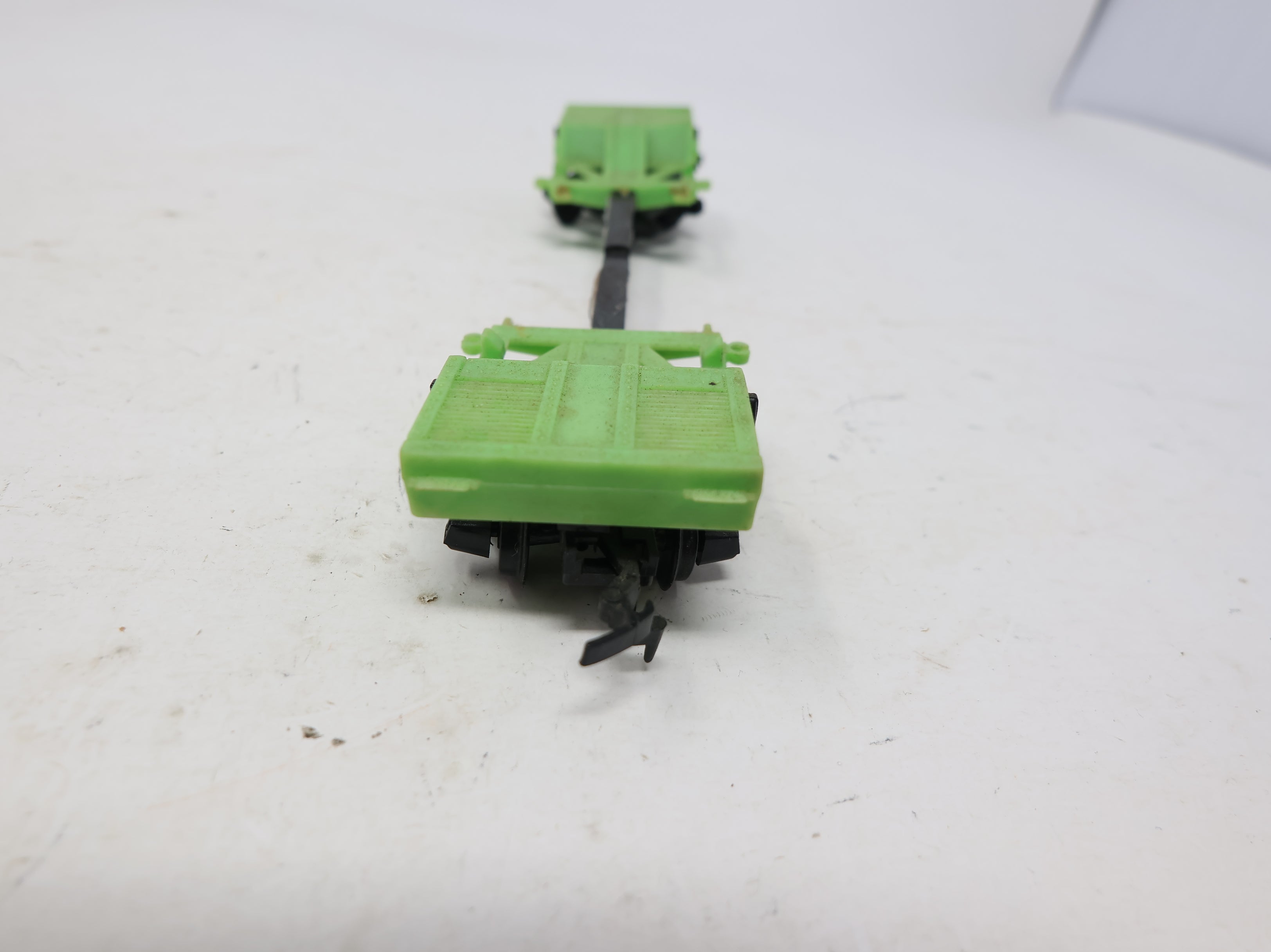 USED Tyco HO Scale Log Skeleton Car w/ Logs