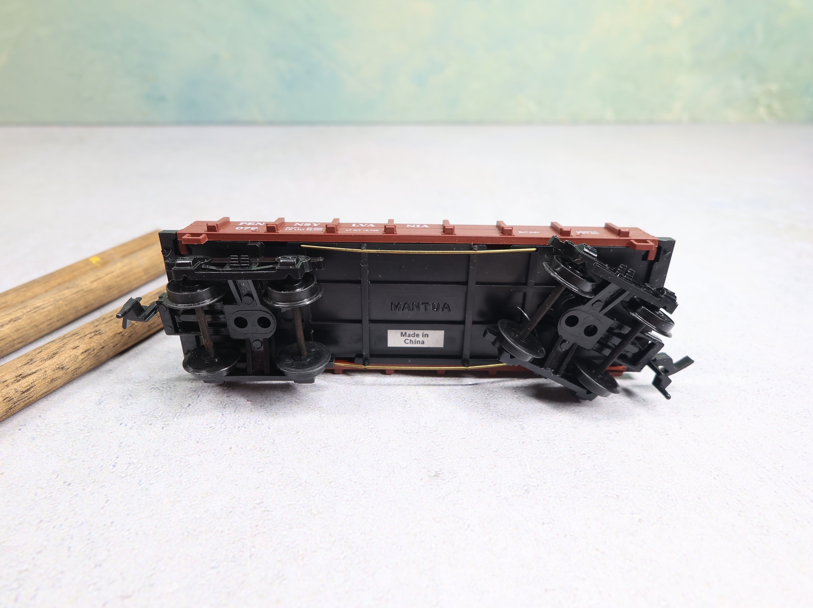 USED Mantua HO Scale 1860 Log Car Pennsylvania #079 w/ Log Load