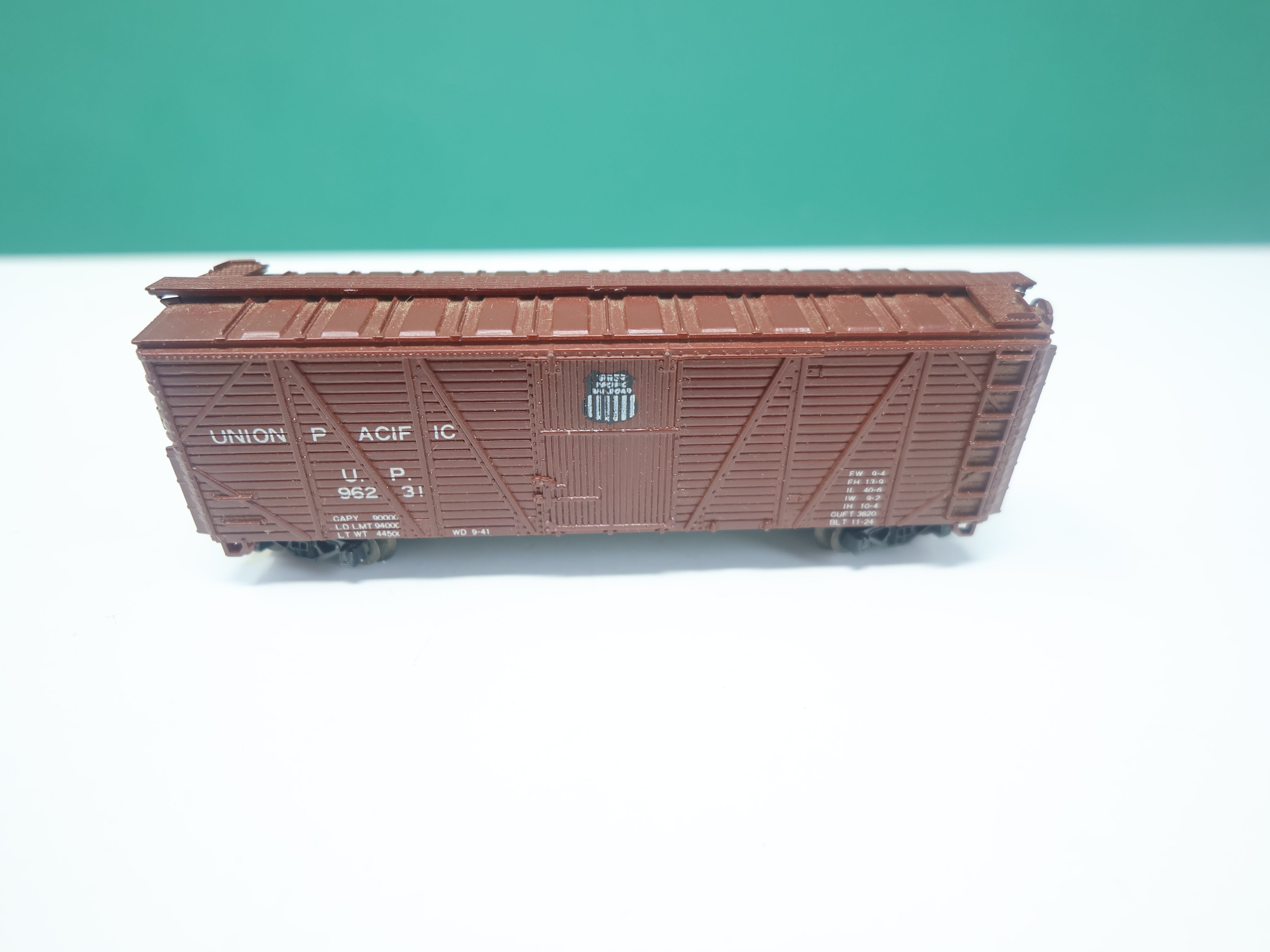 USED Con-Cor N Scale, 40' Wooden Box Car, Union Pacific UP #96231