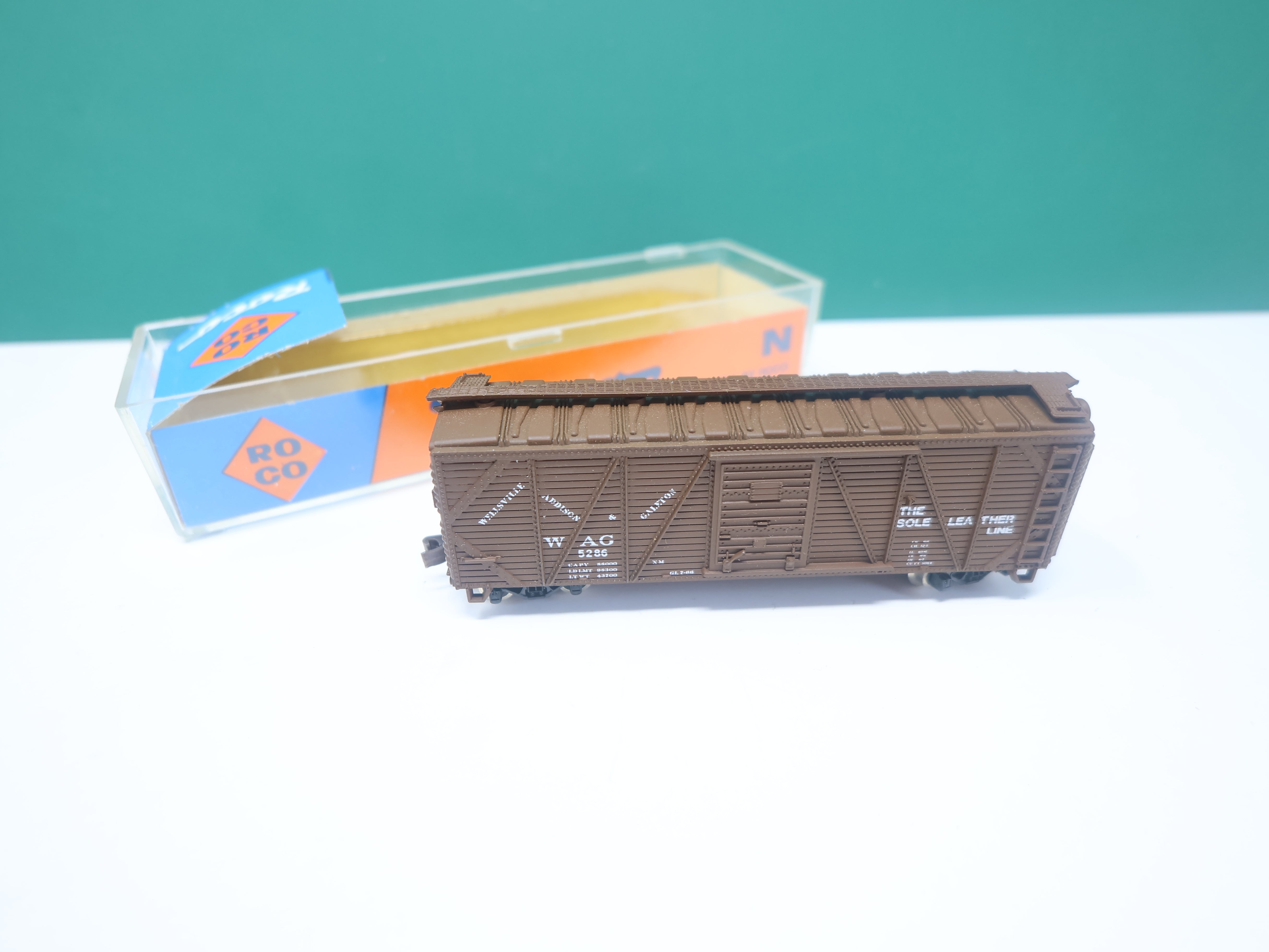 USED ROCO N Scale, 40' Wooden Box Car, WAG #5286, The Sole Leather Line