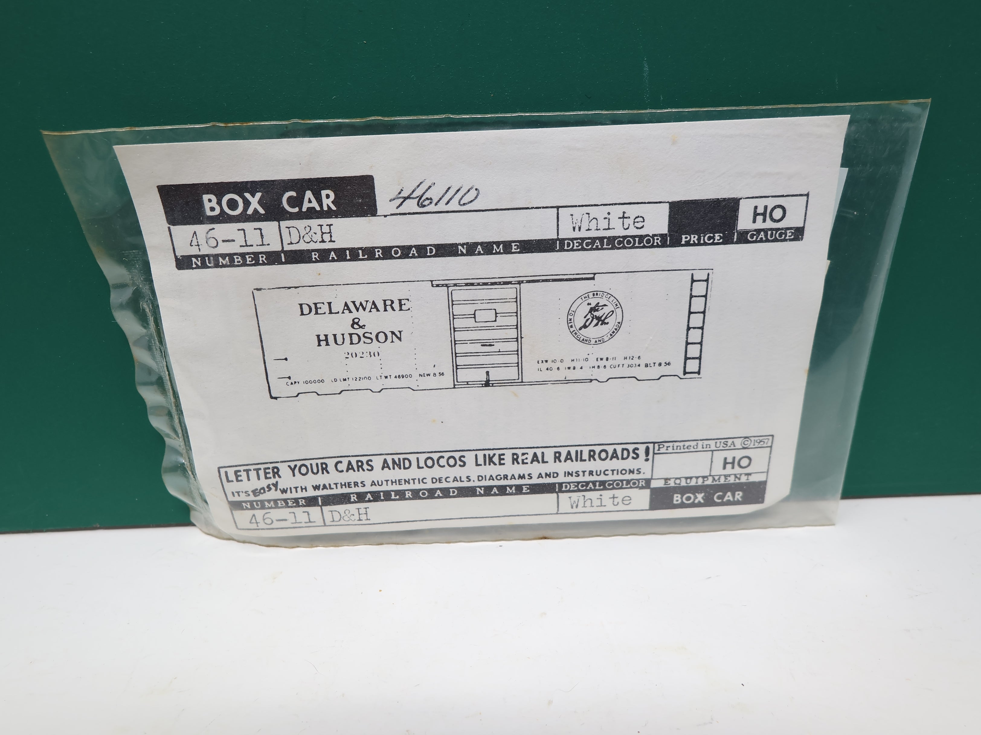 Walthers 46-11 HO Scale D&H Box Car White Decals