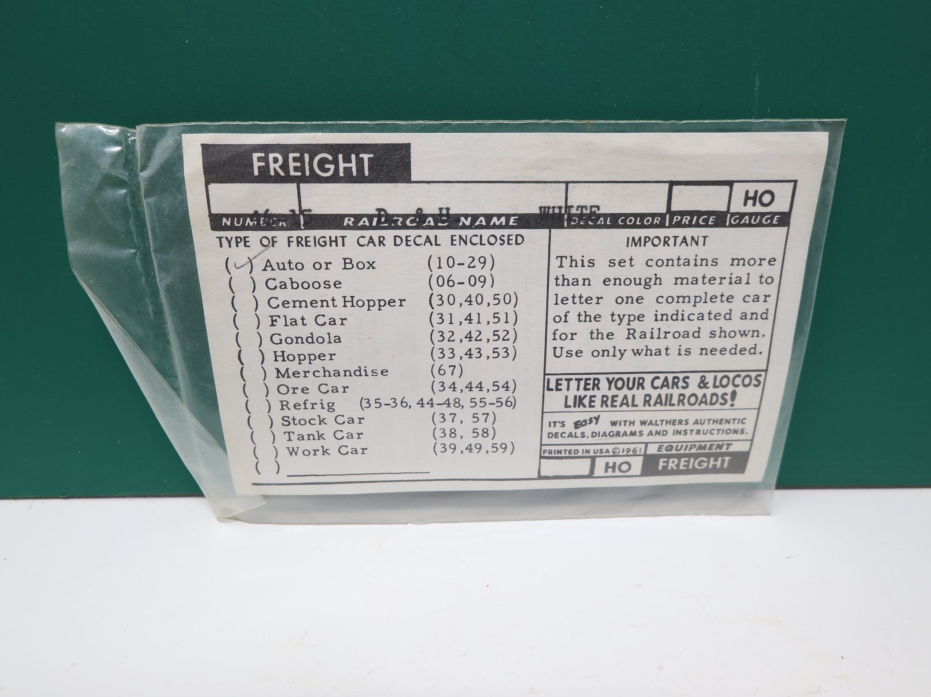 Walthers 46-15 HO Scale D&H Box Car White Decals