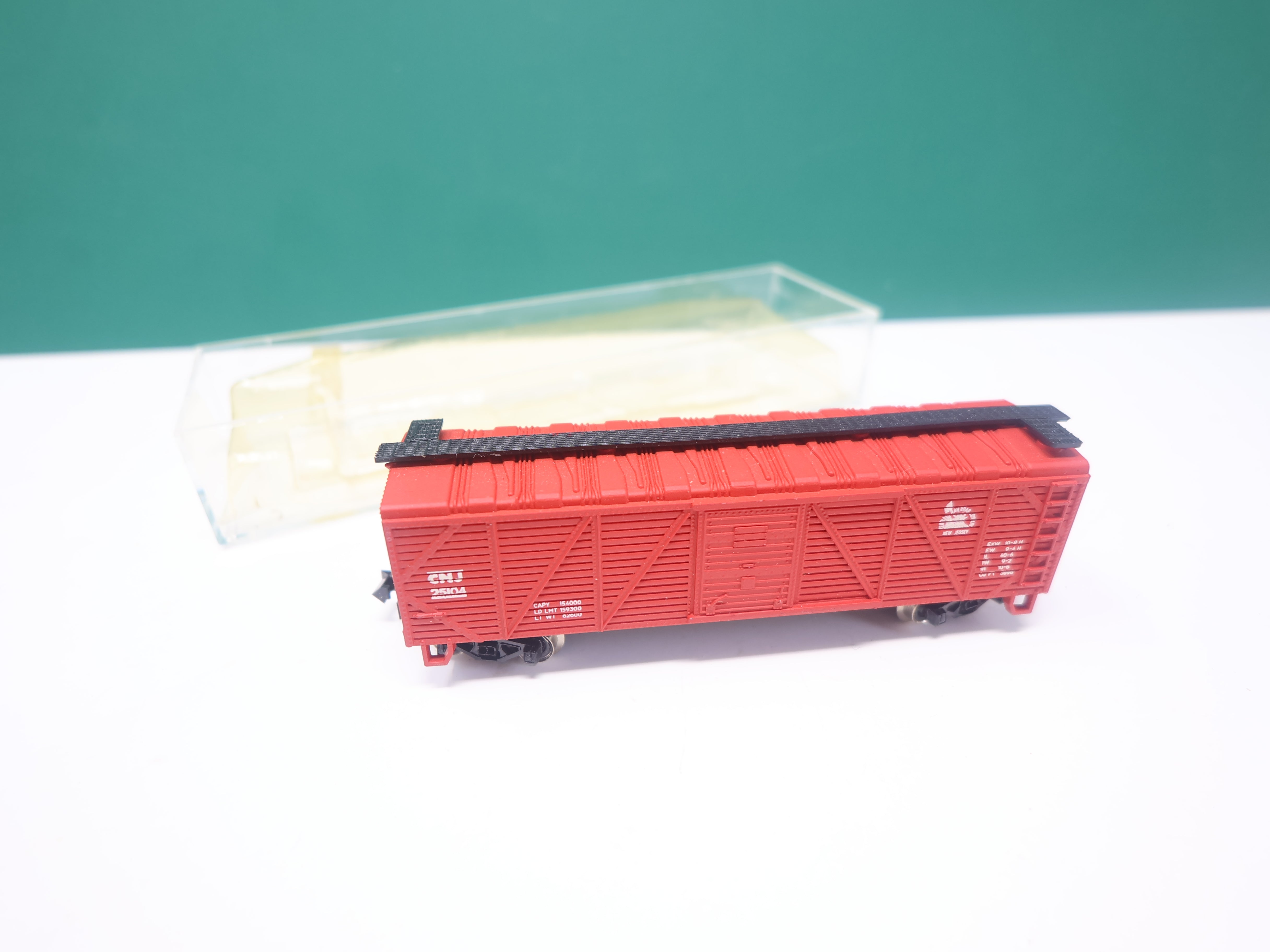 USED N Scale, 40' Wooden Box Car, Central Railroad of New Jersey CNJ #25104