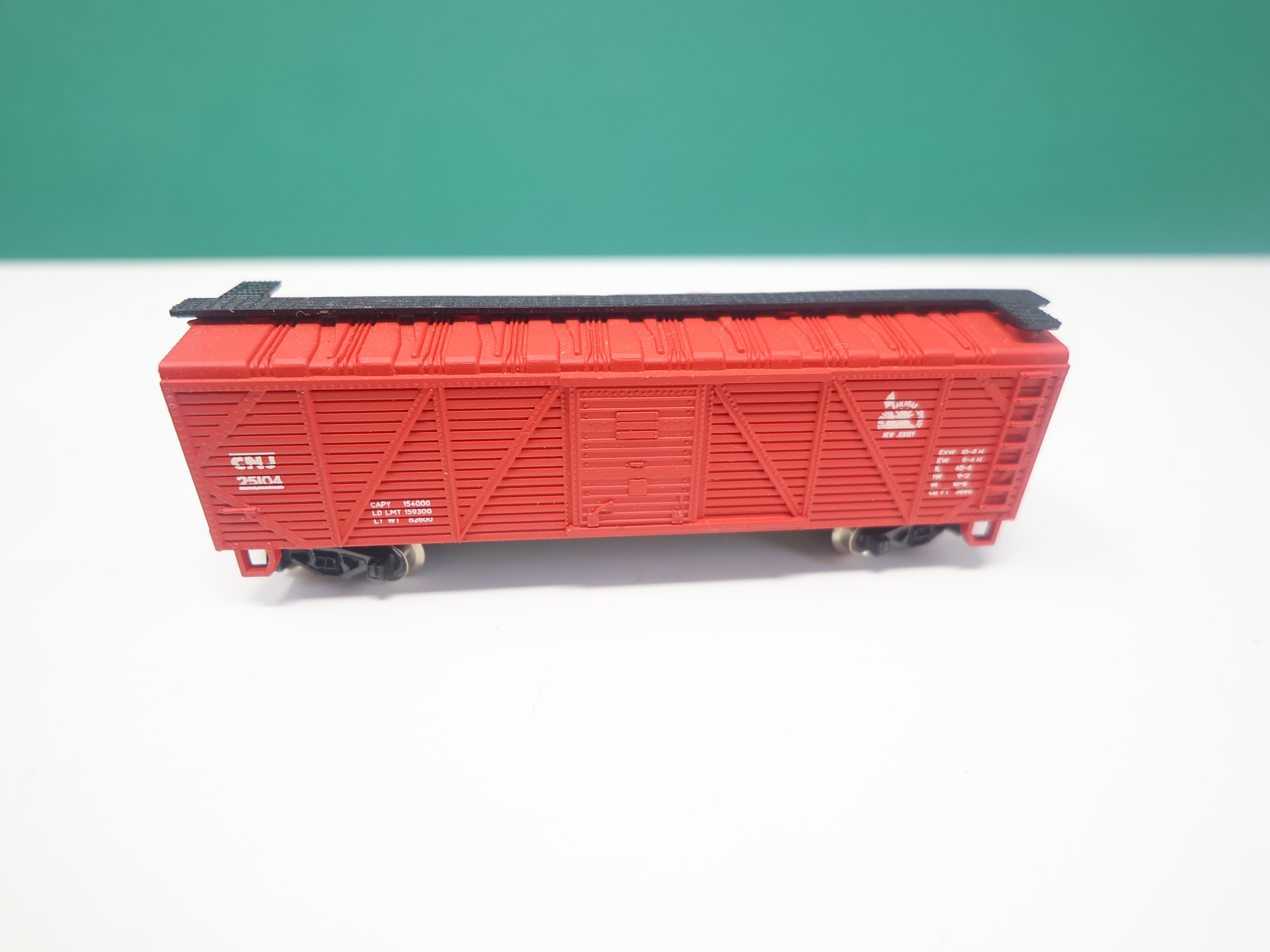 USED N Scale, 40' Wooden Box Car, Central Railroad of New Jersey CNJ #25104