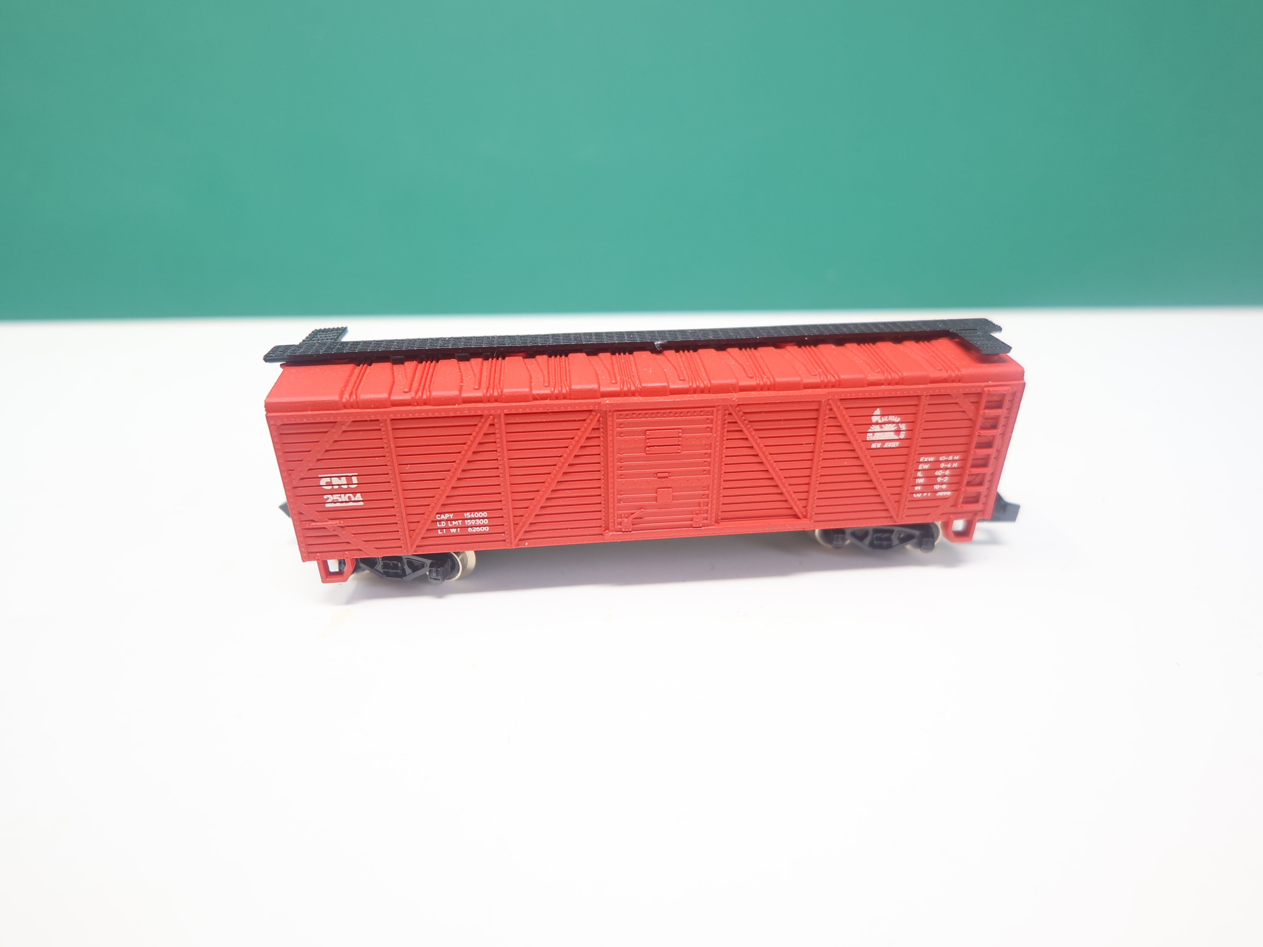 USED N Scale, 40' Wooden Box Car, Central Railroad of New Jersey CNJ #25104