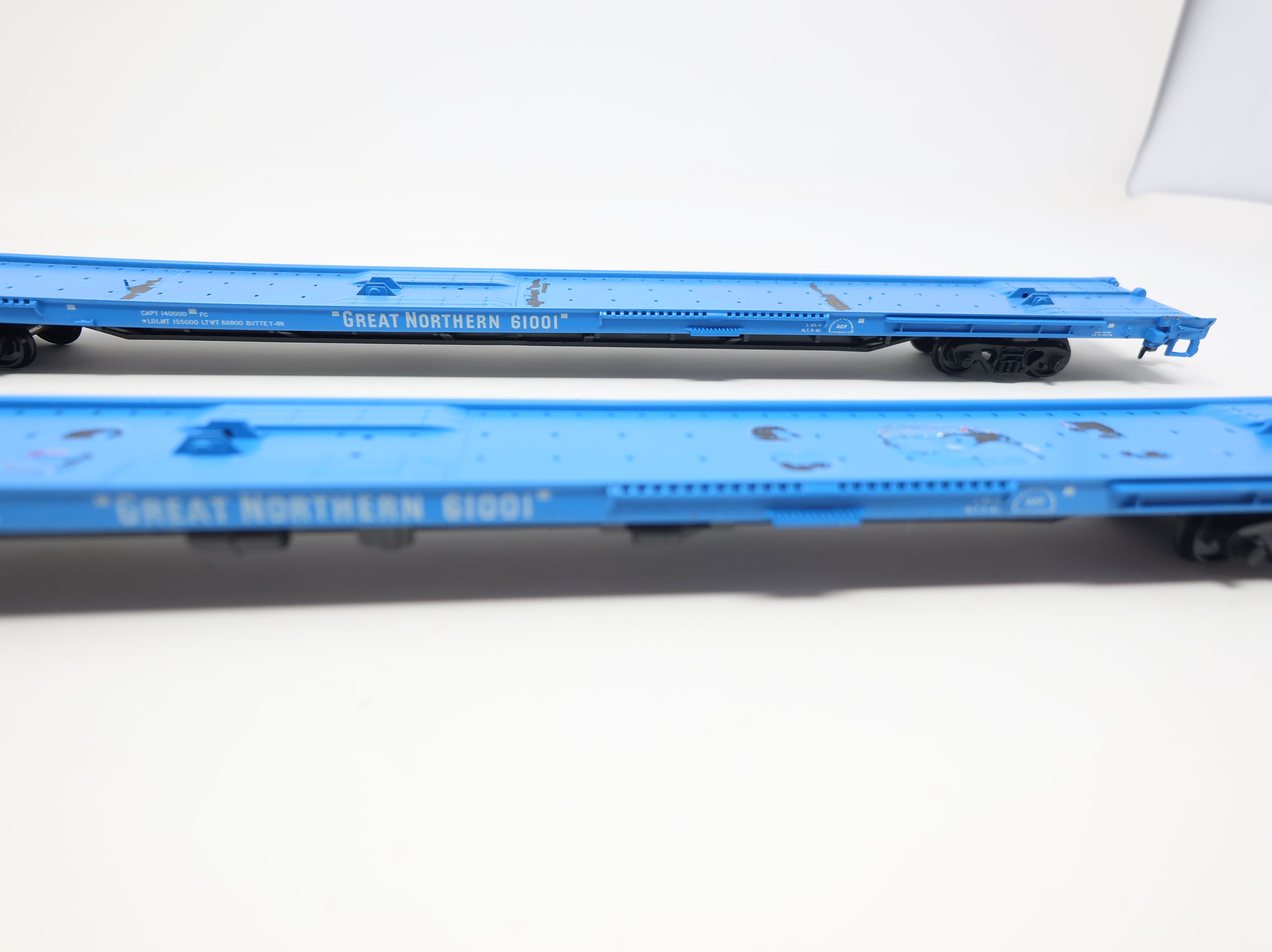 USED Athearn HO Scale 86' Flat Car Great Northern #61001 (2 pcs)