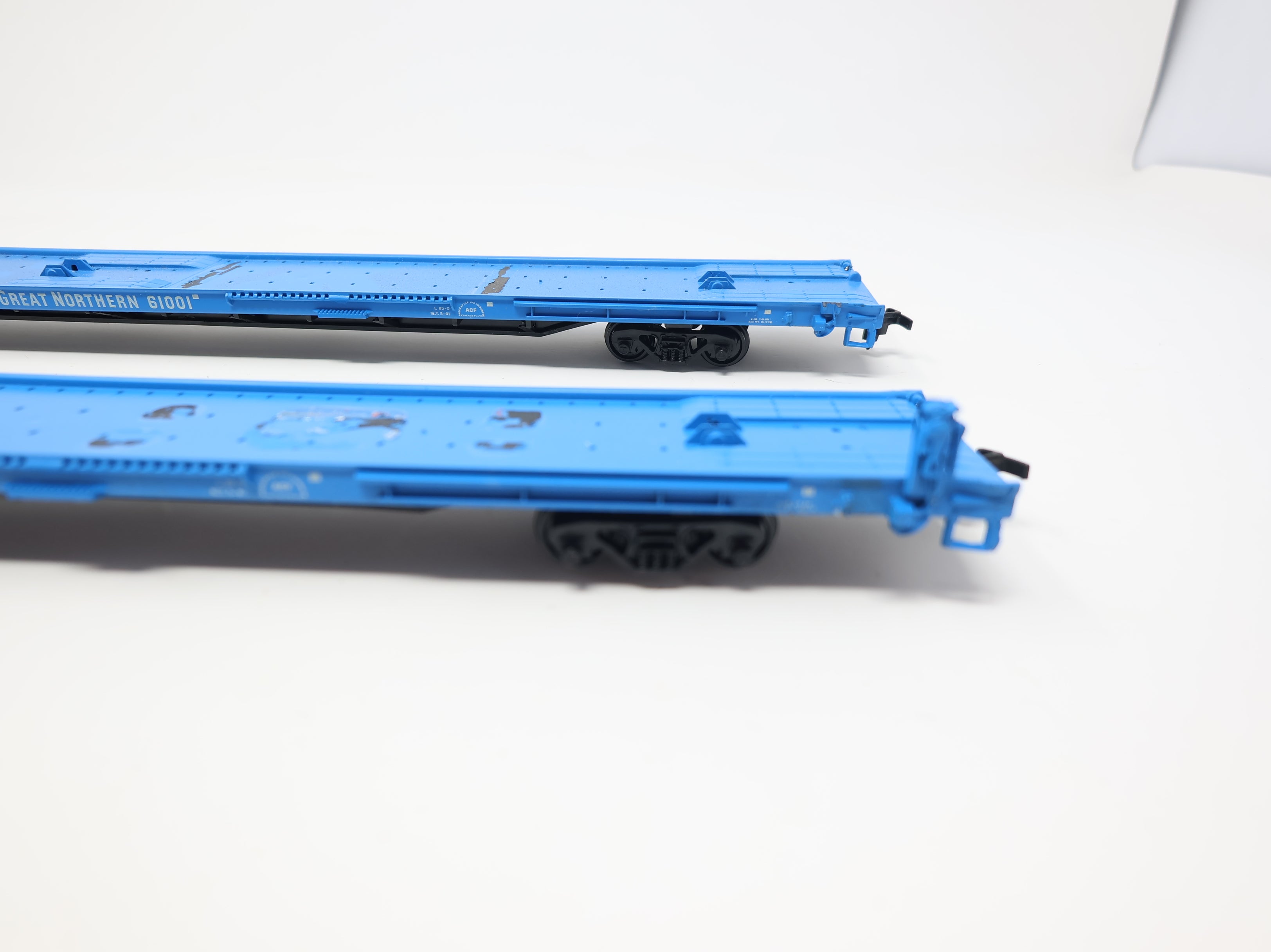 USED Athearn HO Scale 86' Flat Car Great Northern #61001 (2 pcs)