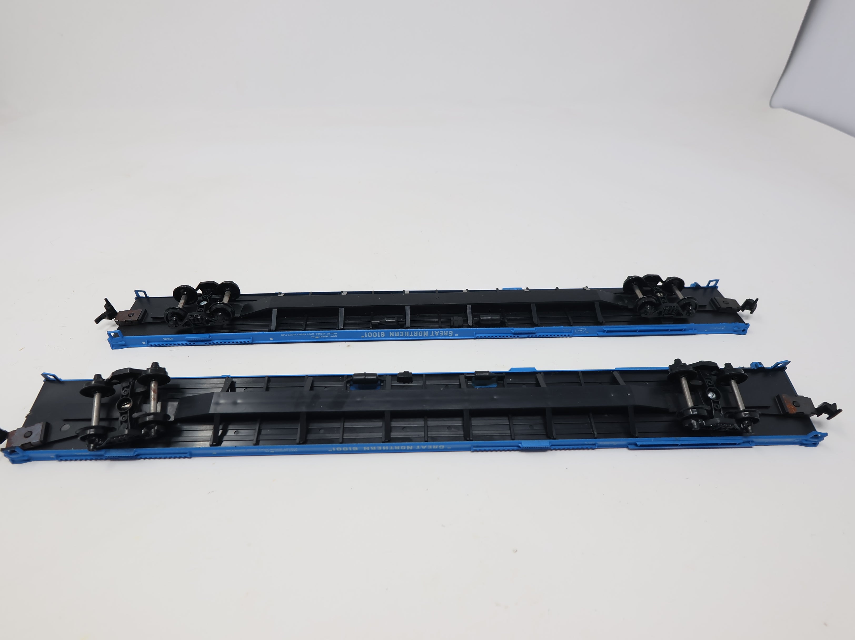 USED Athearn HO Scale 86' Flat Car Great Northern #61001 (2 pcs)