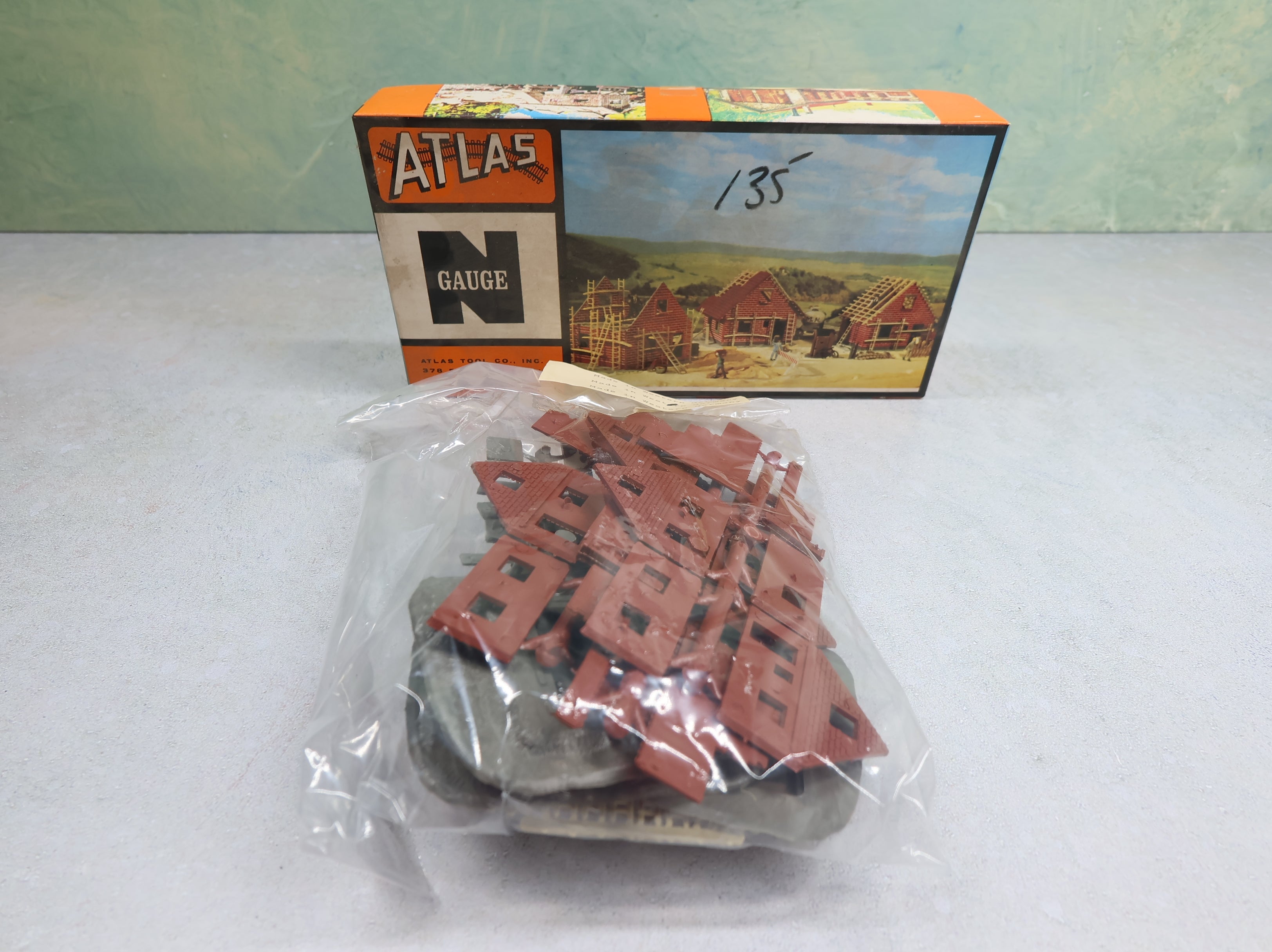 USED Atlas #2827-50 N Scale 3 Houses Under Construction KIT