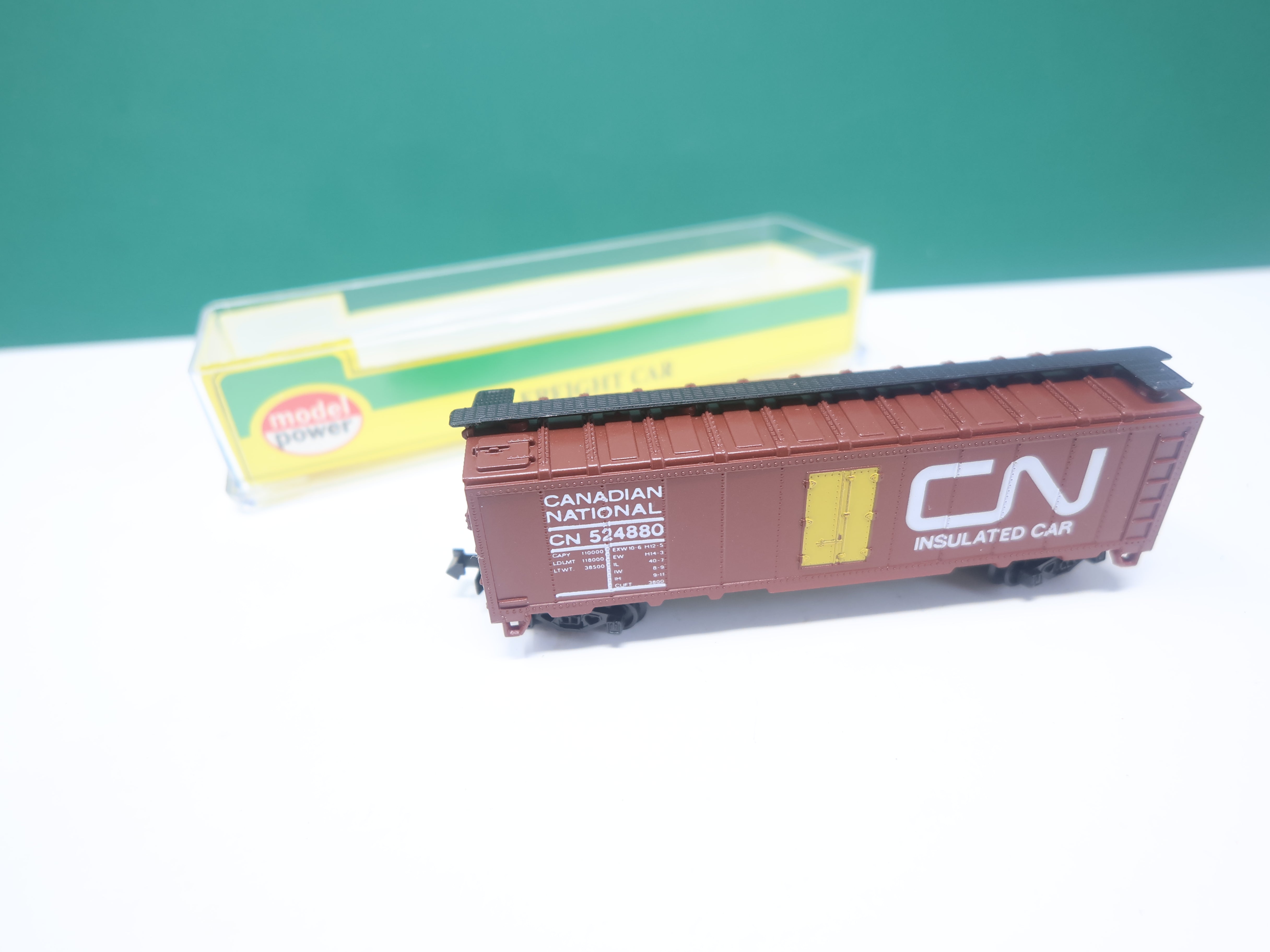 USED Model Power N Scale, 40' Reefer Car, Canadian National CN #524880