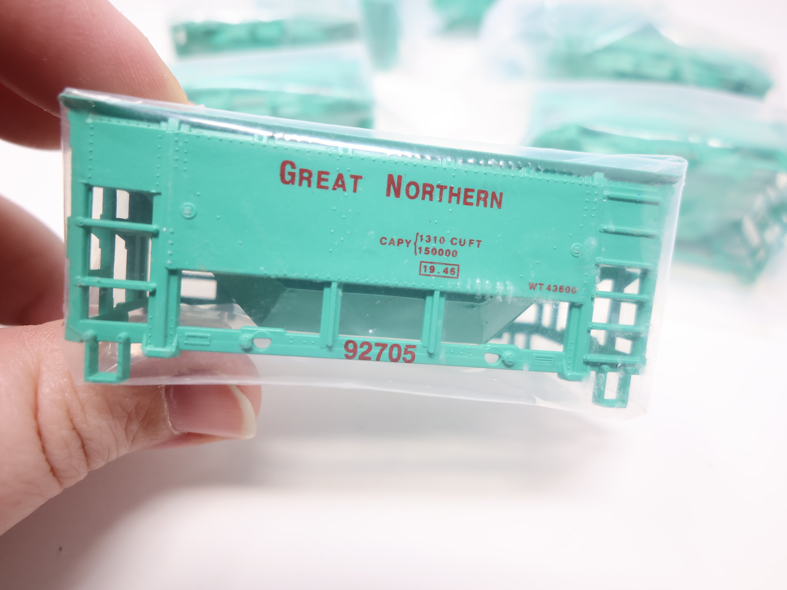 USED Roundhouse HO Scale Ore Cars Great Northern Glacier Green, Shells Only (8 pcs)