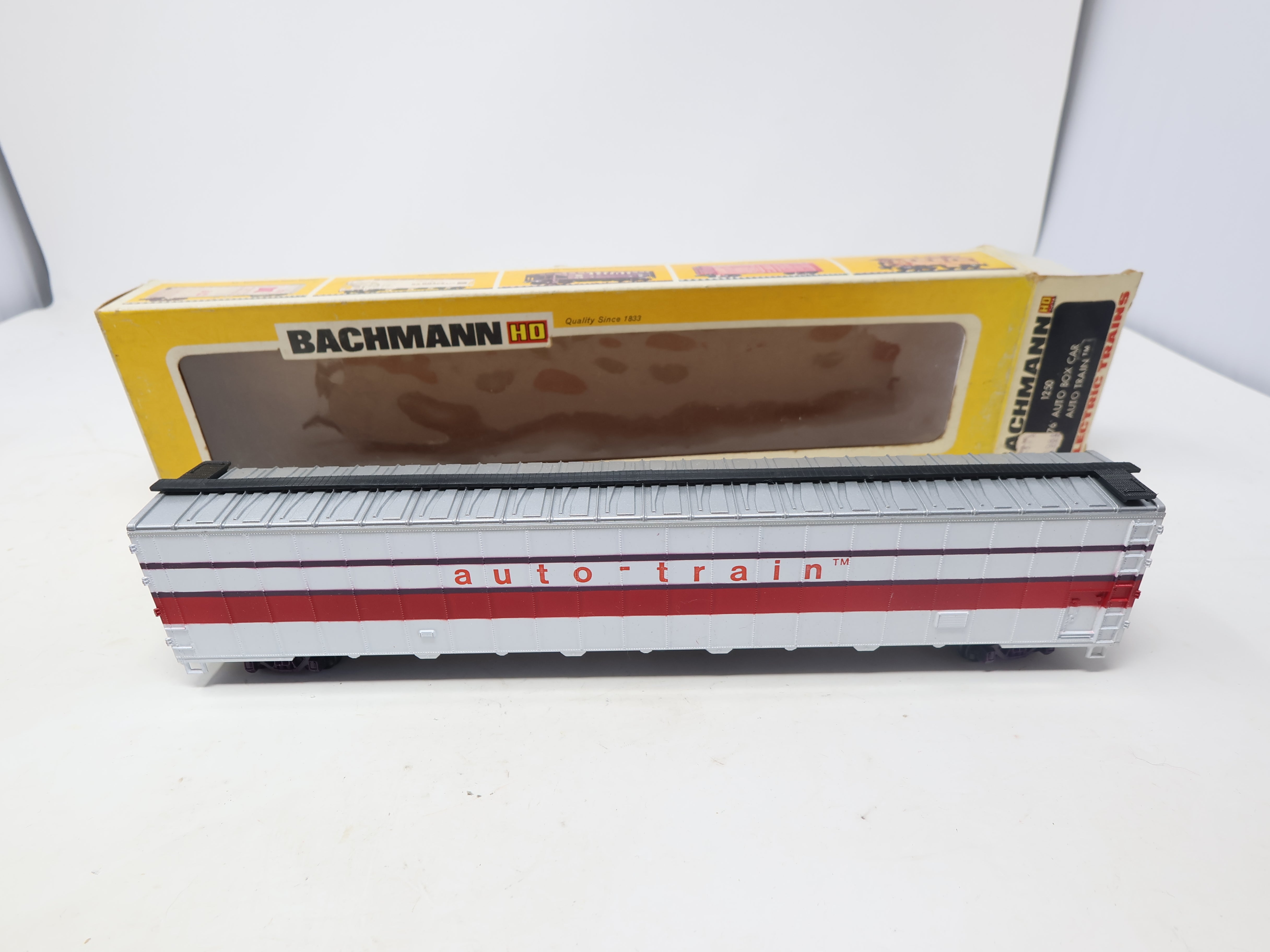 USED Bachmann 1250 HO Scale, 76' Auto Box Car, Auto Train