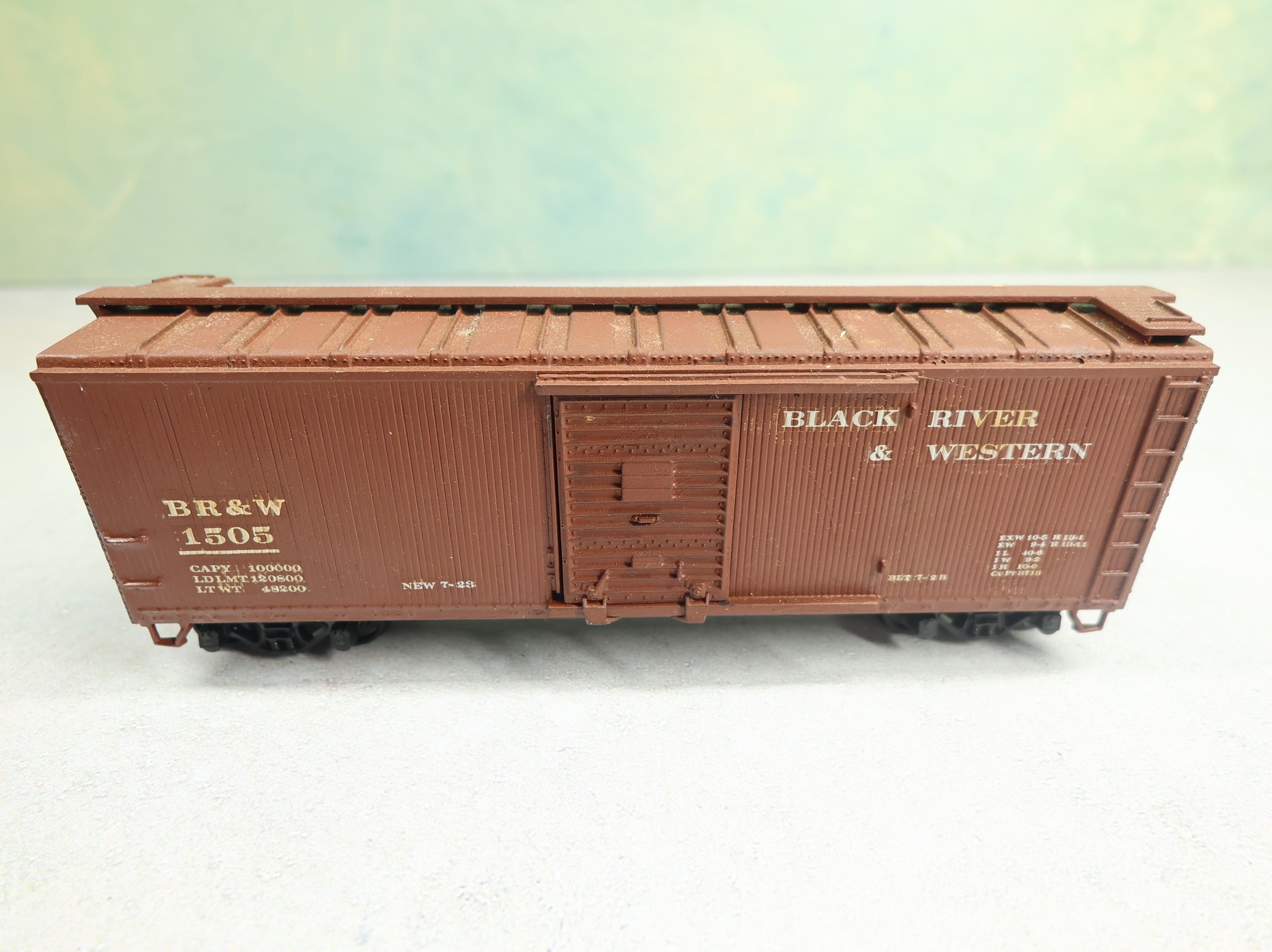 USED Athearn HO Scale 40' Wood Side Box Car Black River and Western BR&W #1505 Decal